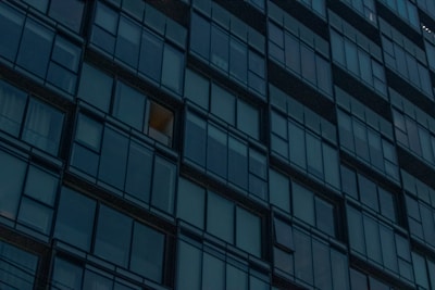 An energy-efficient home with glassgrid windows highlighting thermal efficiency.