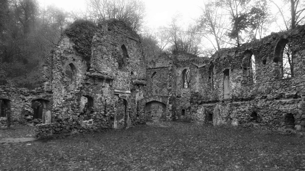 a black and white photo of an old building