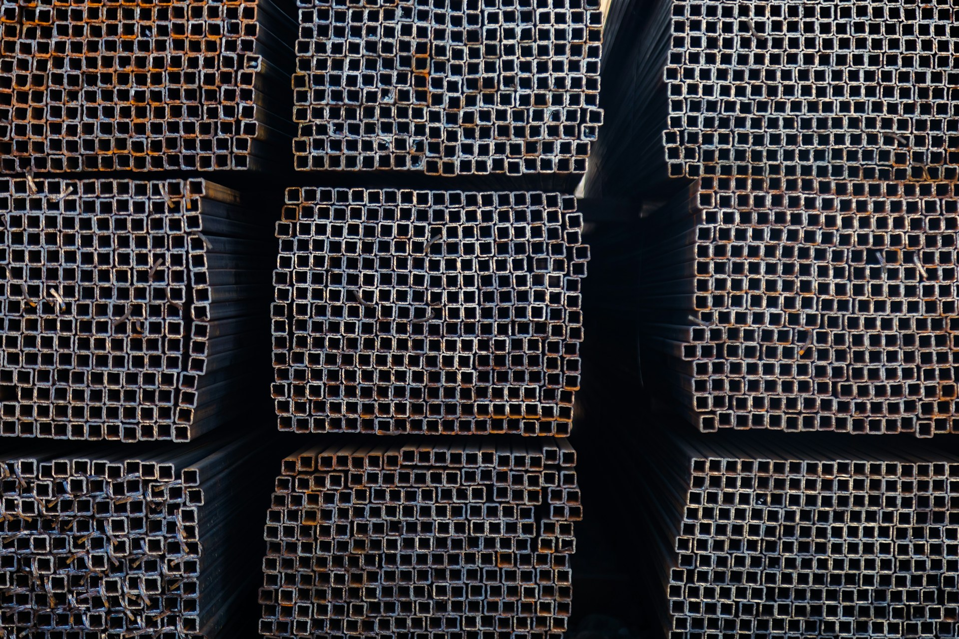 a close up of a bunch of metal bars