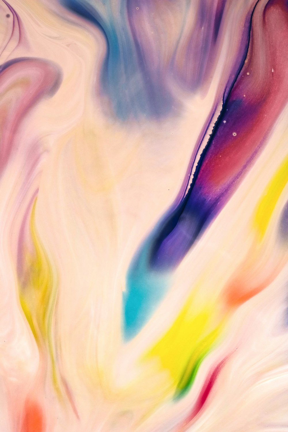 Una pintura abstracta con diferentes colores y formas