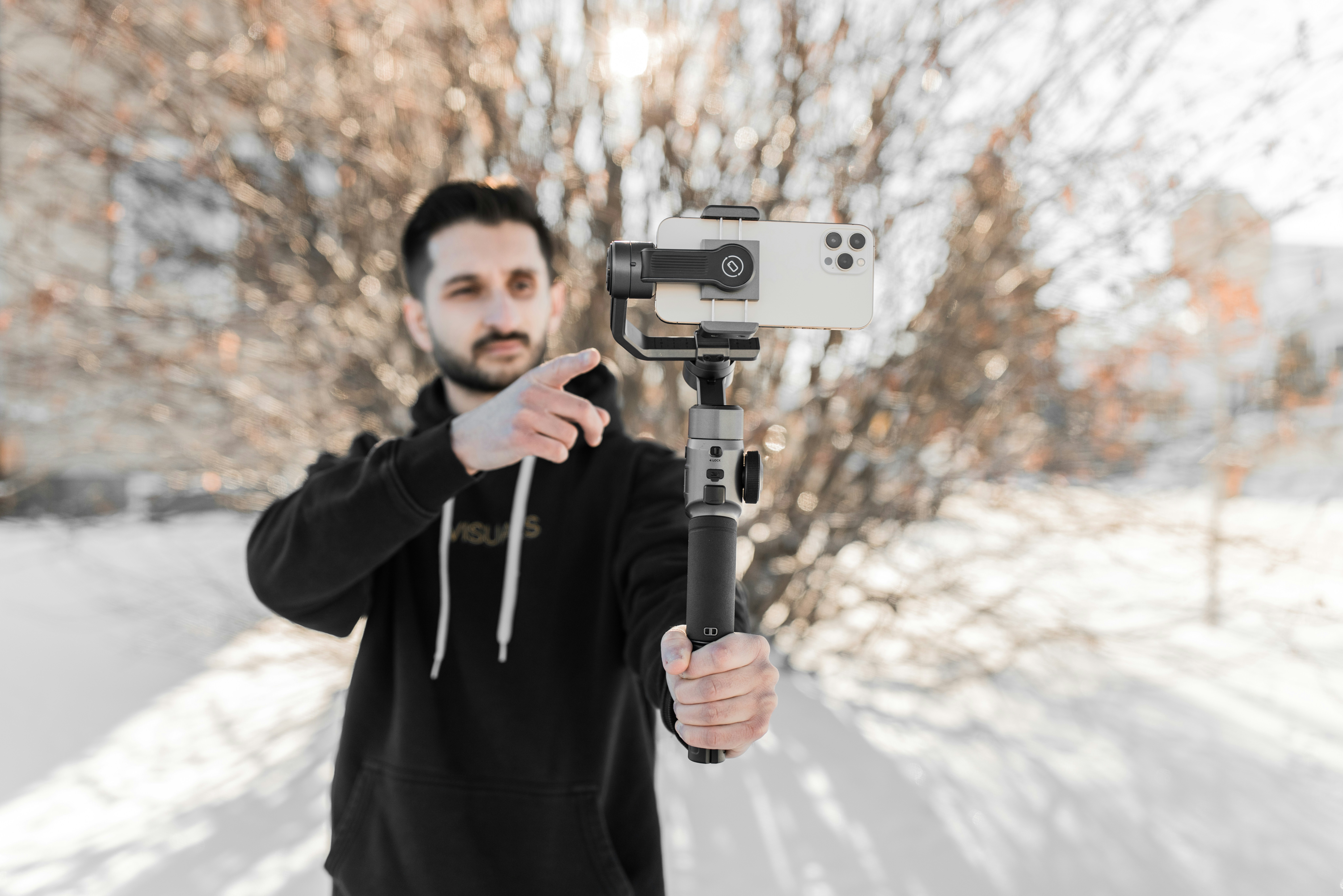 手機運鏡技巧大揭密：3 步驟讓你的實體門市影片瞬間升級專業大片！：步驟三：用鏡頭說故事，剪輯畫龍點睛