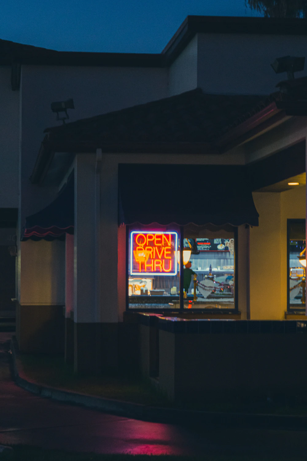 JuaSignPrint — Illuminated Signs & Large-Format Print