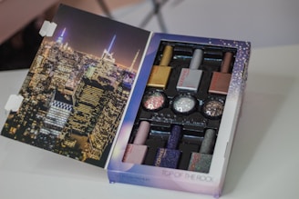 a picture of a city in a box