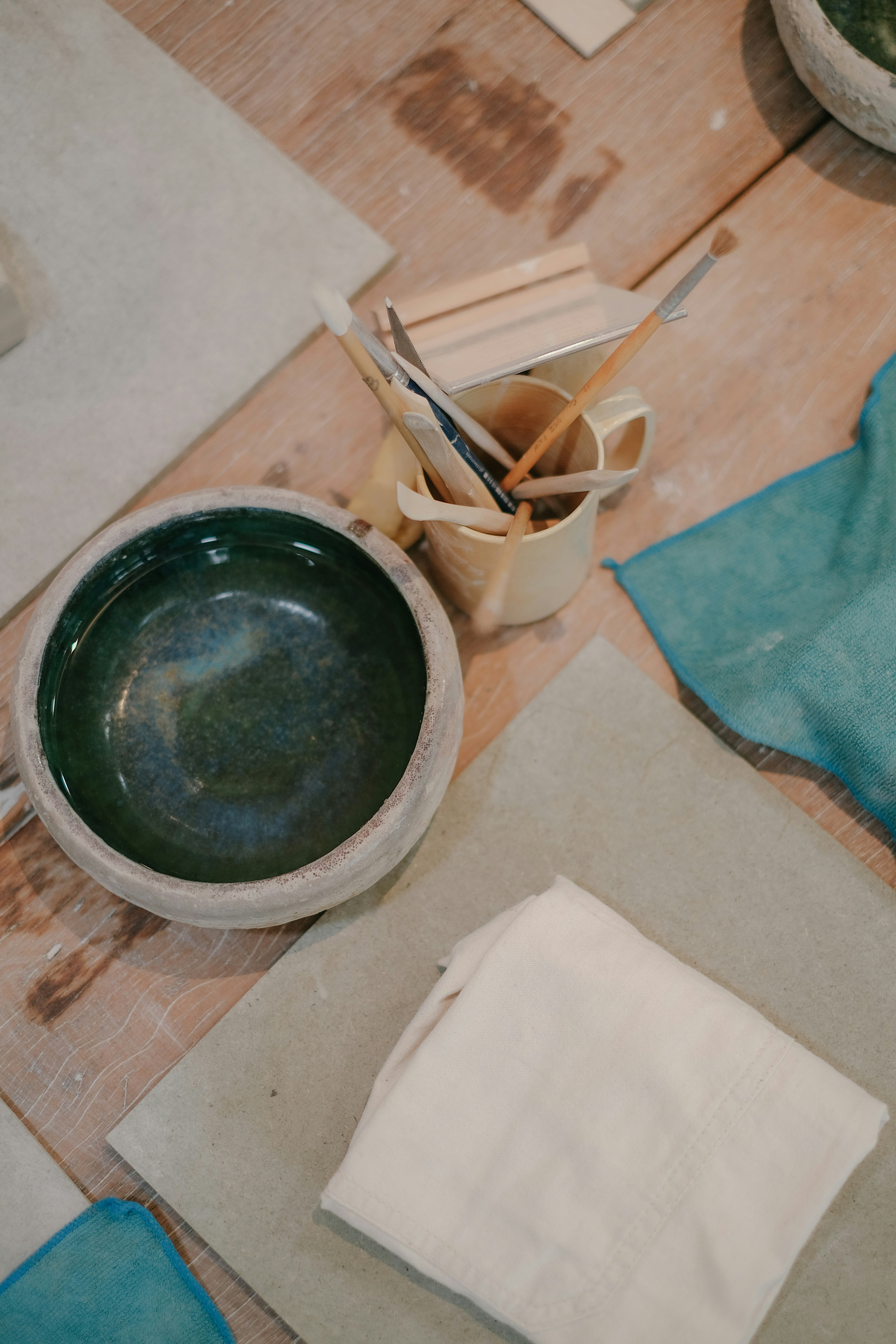 gray computer monitor