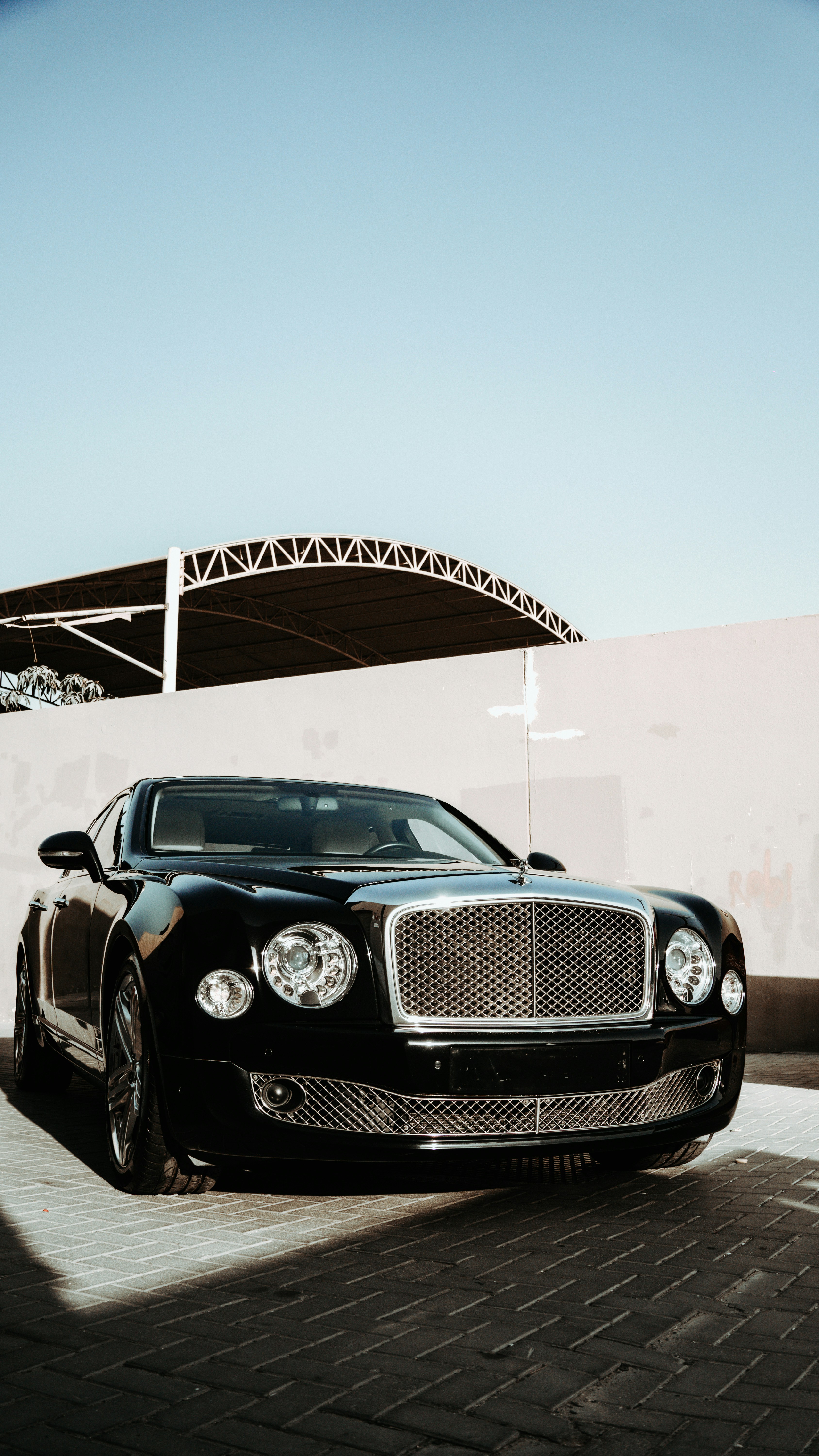 A black car parked in front of a building photo – Free Image on Unsplash
