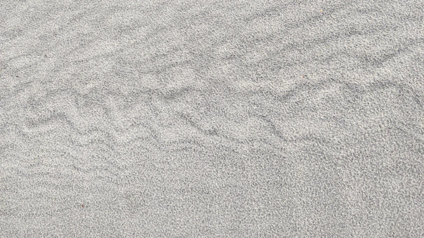 Pile of washed sand with fine texture, suitable for masonry work.