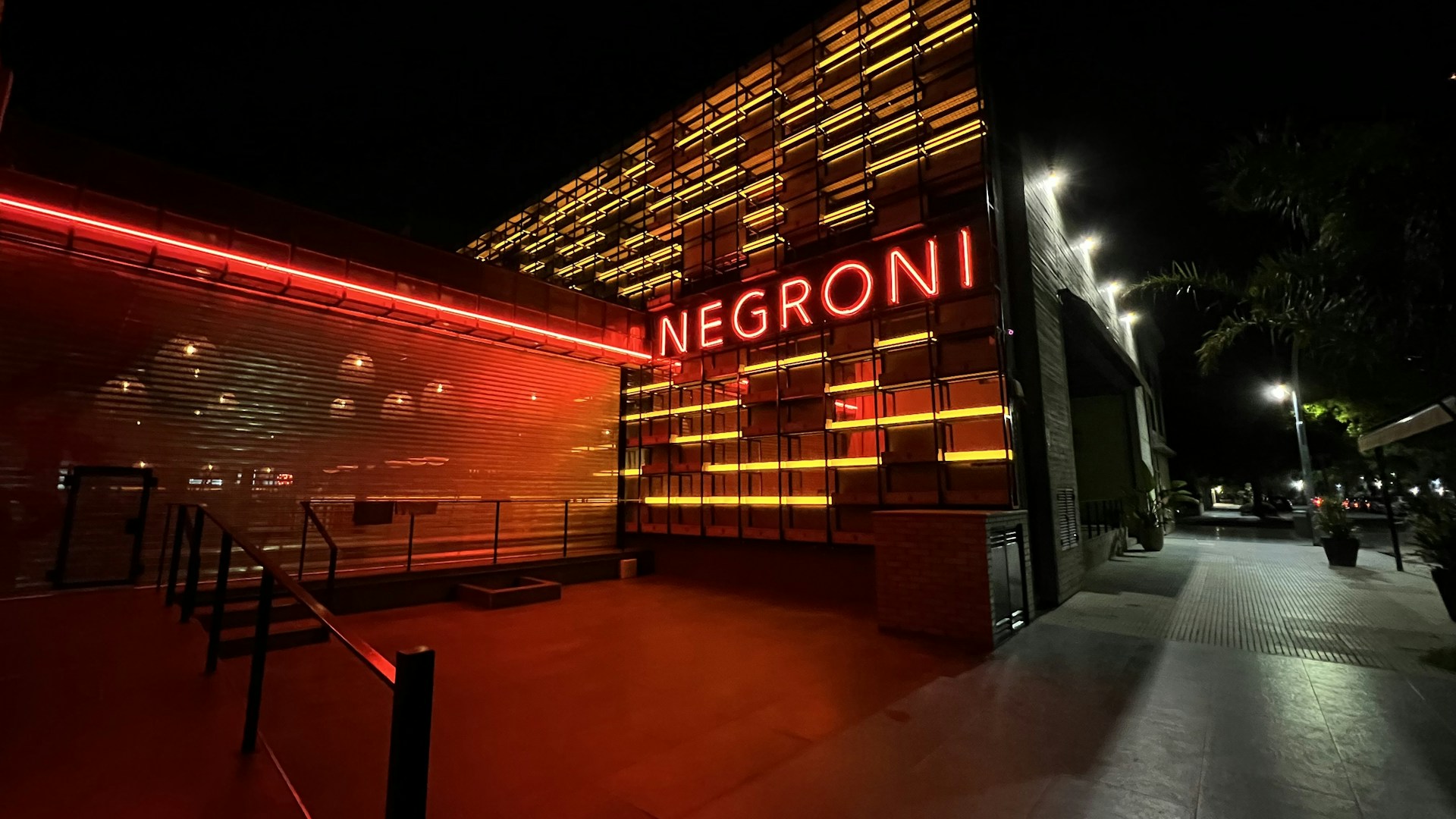 gray computer monitor