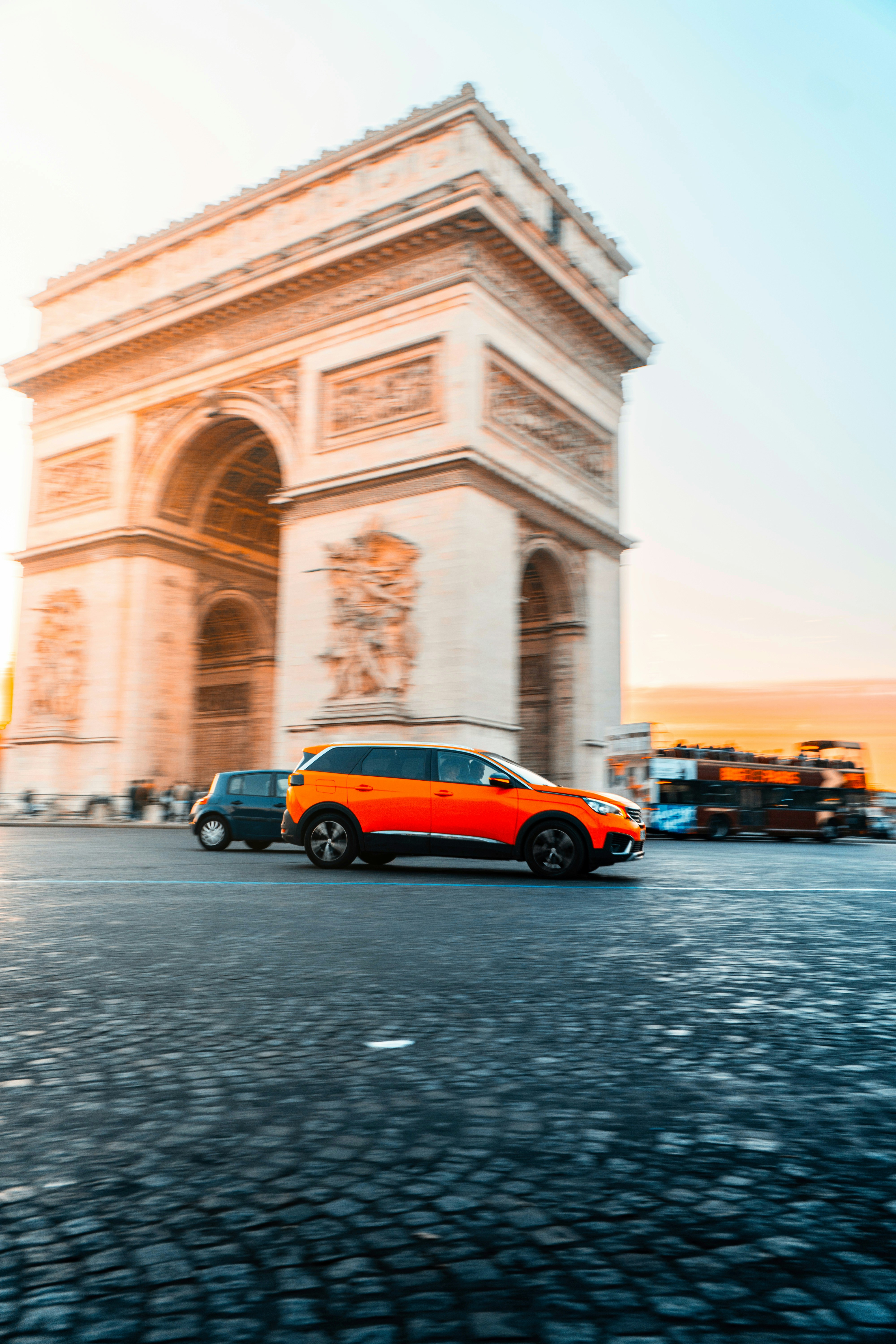 Renault vs Peugeot vs Citroën : le grand duel LLD avant l'été