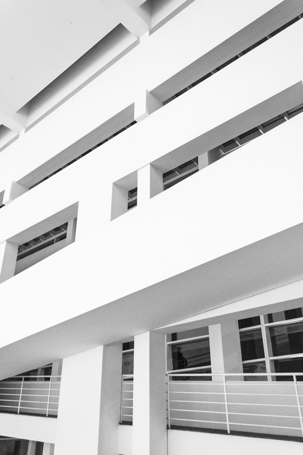 a black and white photo of a building