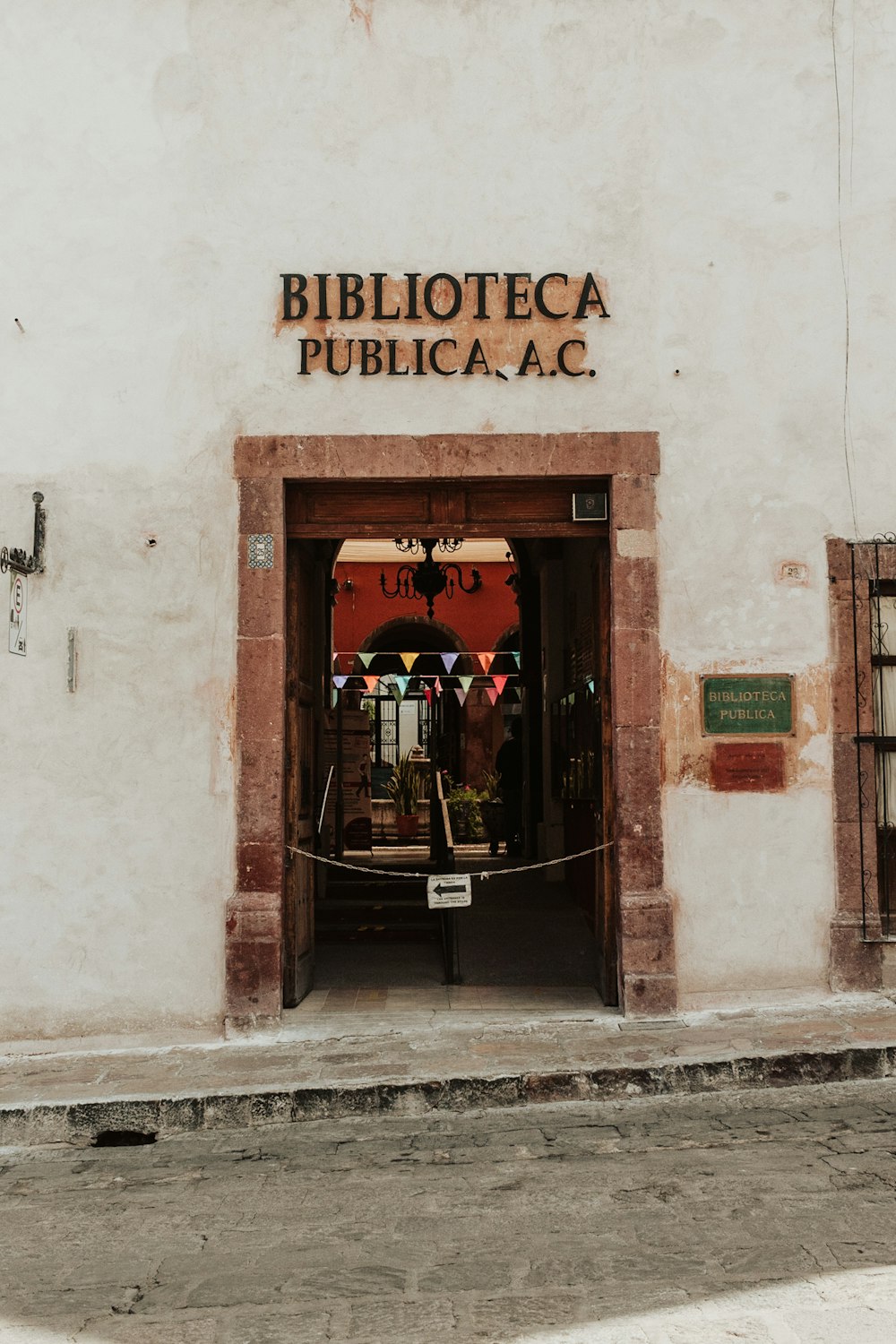 a white building with a sign that says bibliotea publicaa ac