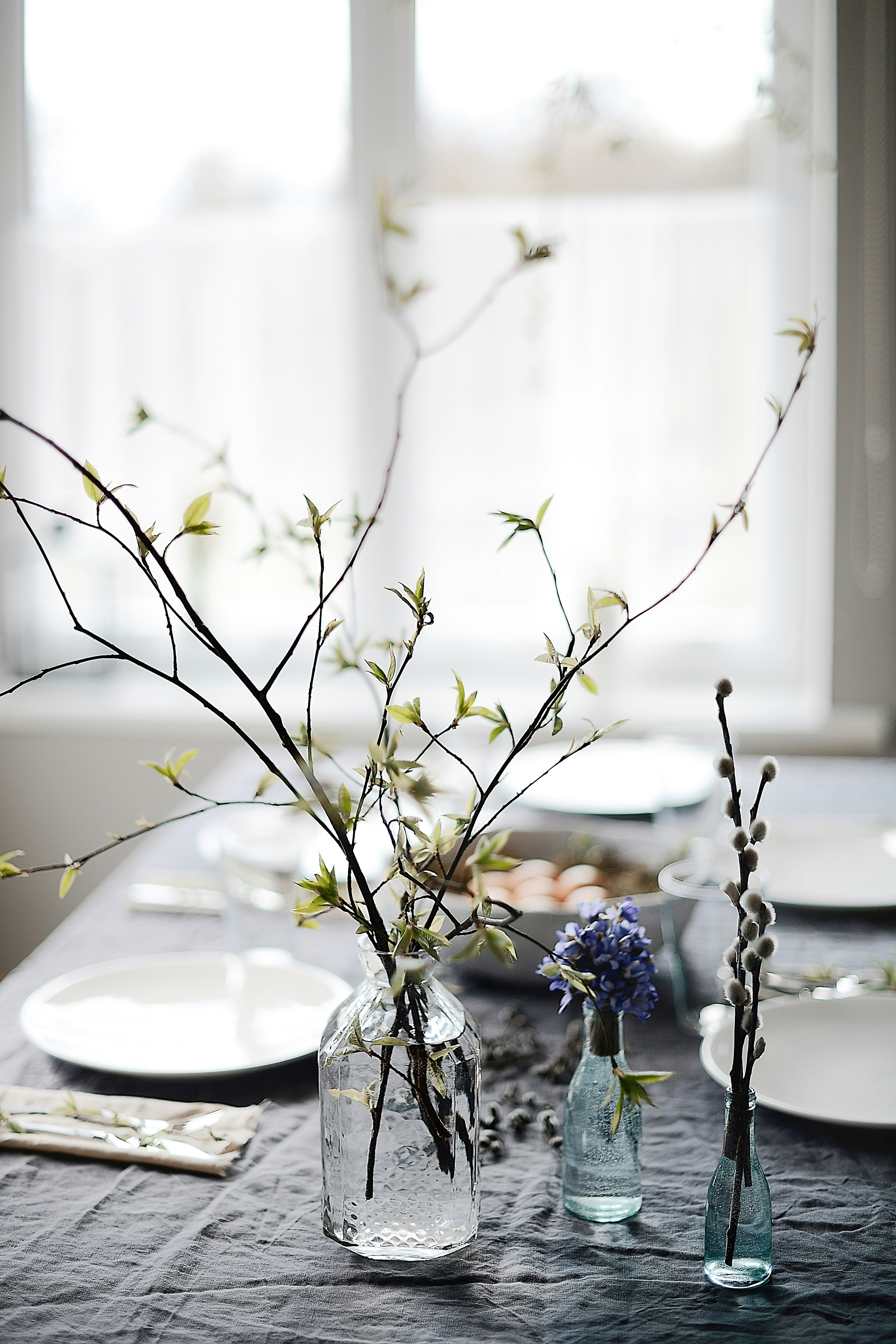 7 Seasonal Decorating Ideas to Style Your Dining Table This Spring