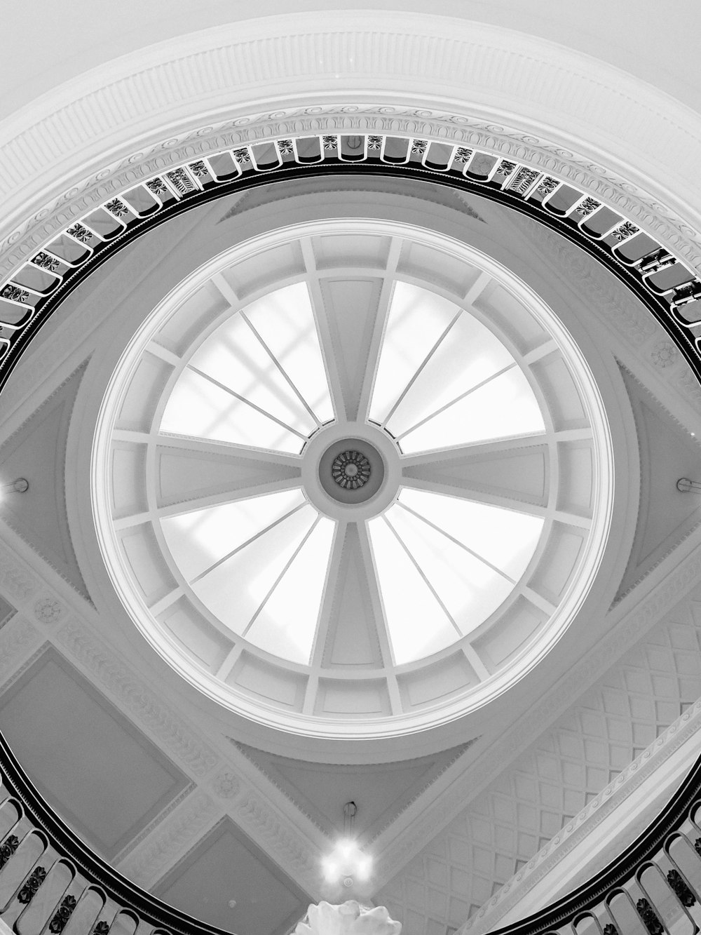 a view of the ceiling of a large building