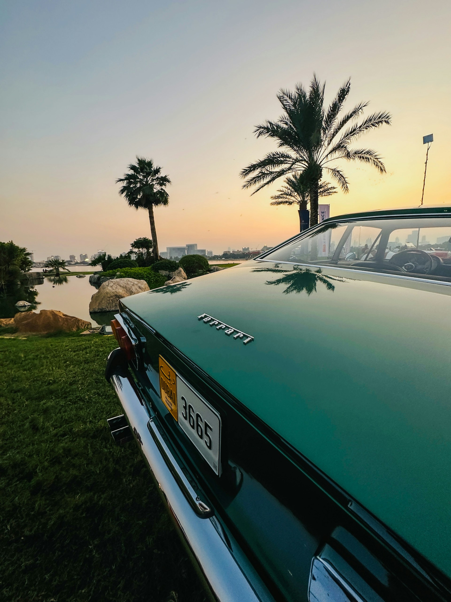 gray computer monitor