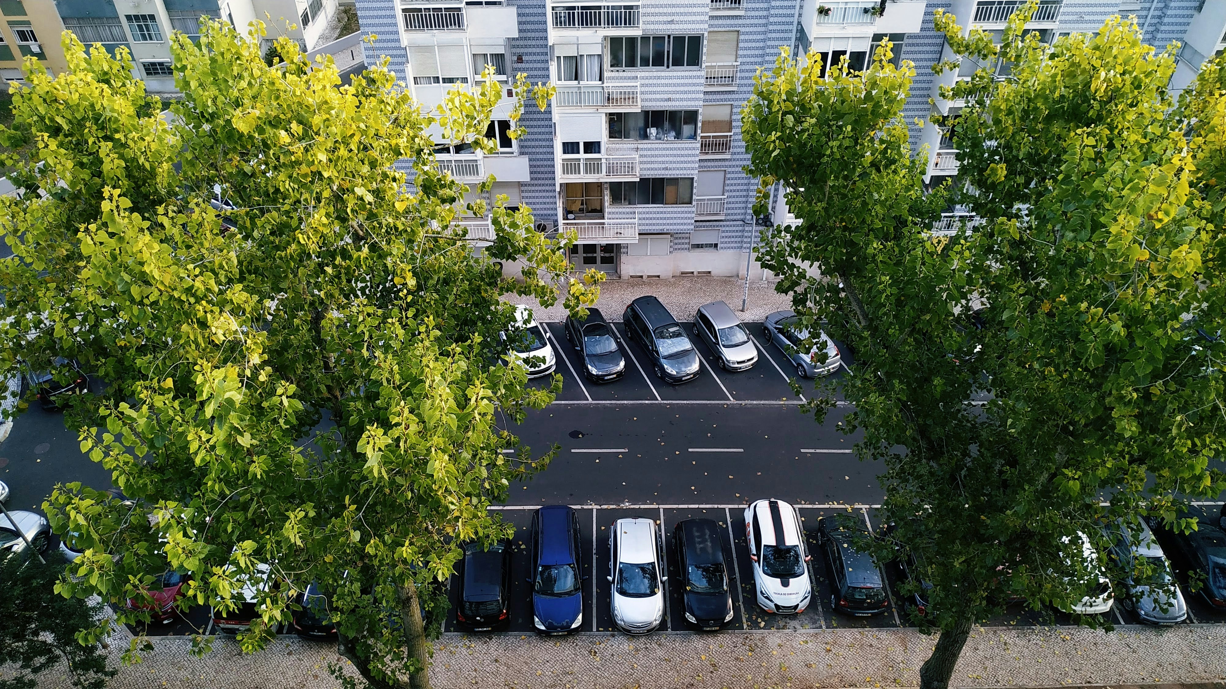 a parking lot filled with lots of parked cars
