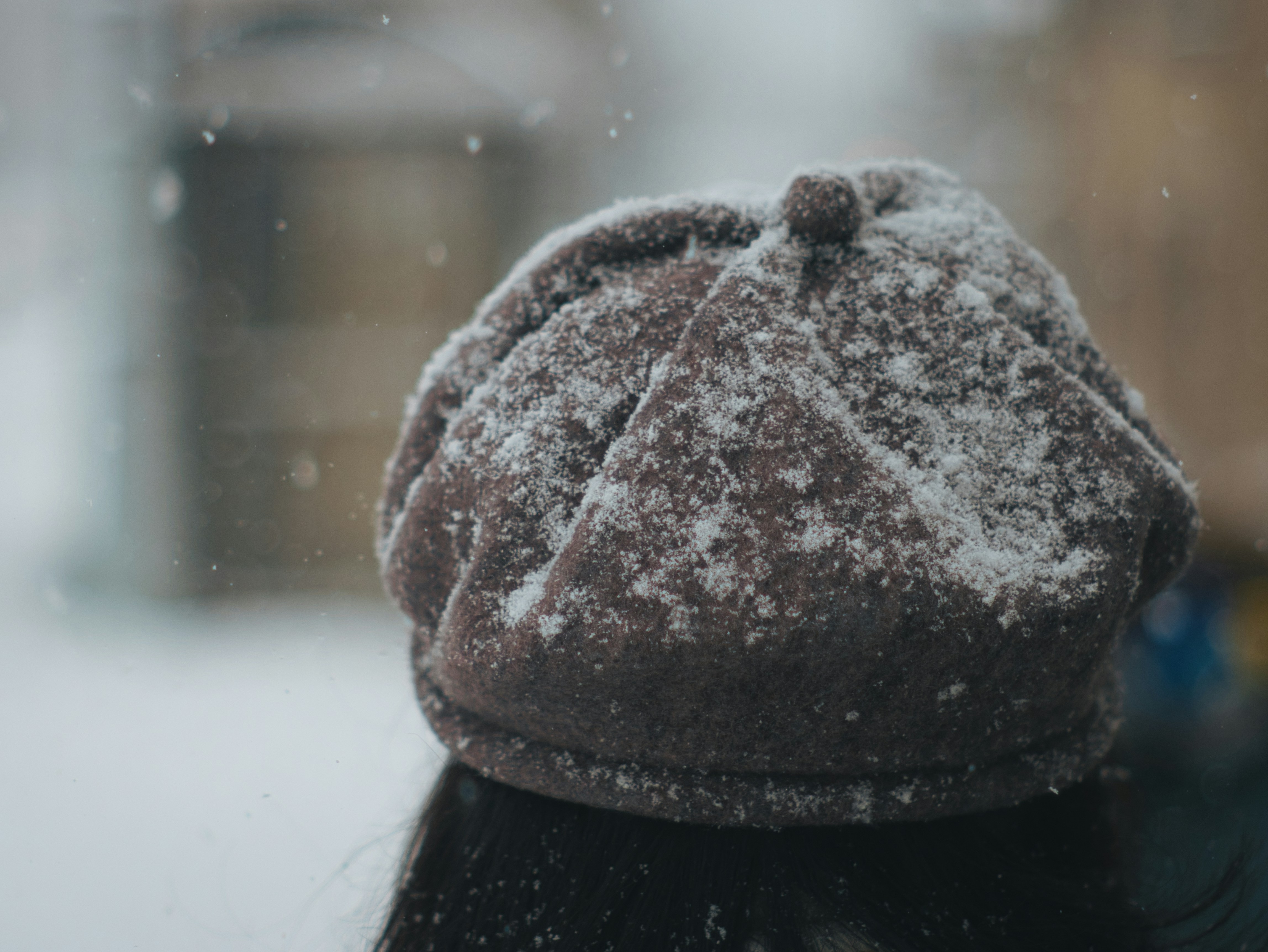 겨울철 패딩 모자 고정하는 팁 - a woman with a hat covered in snow