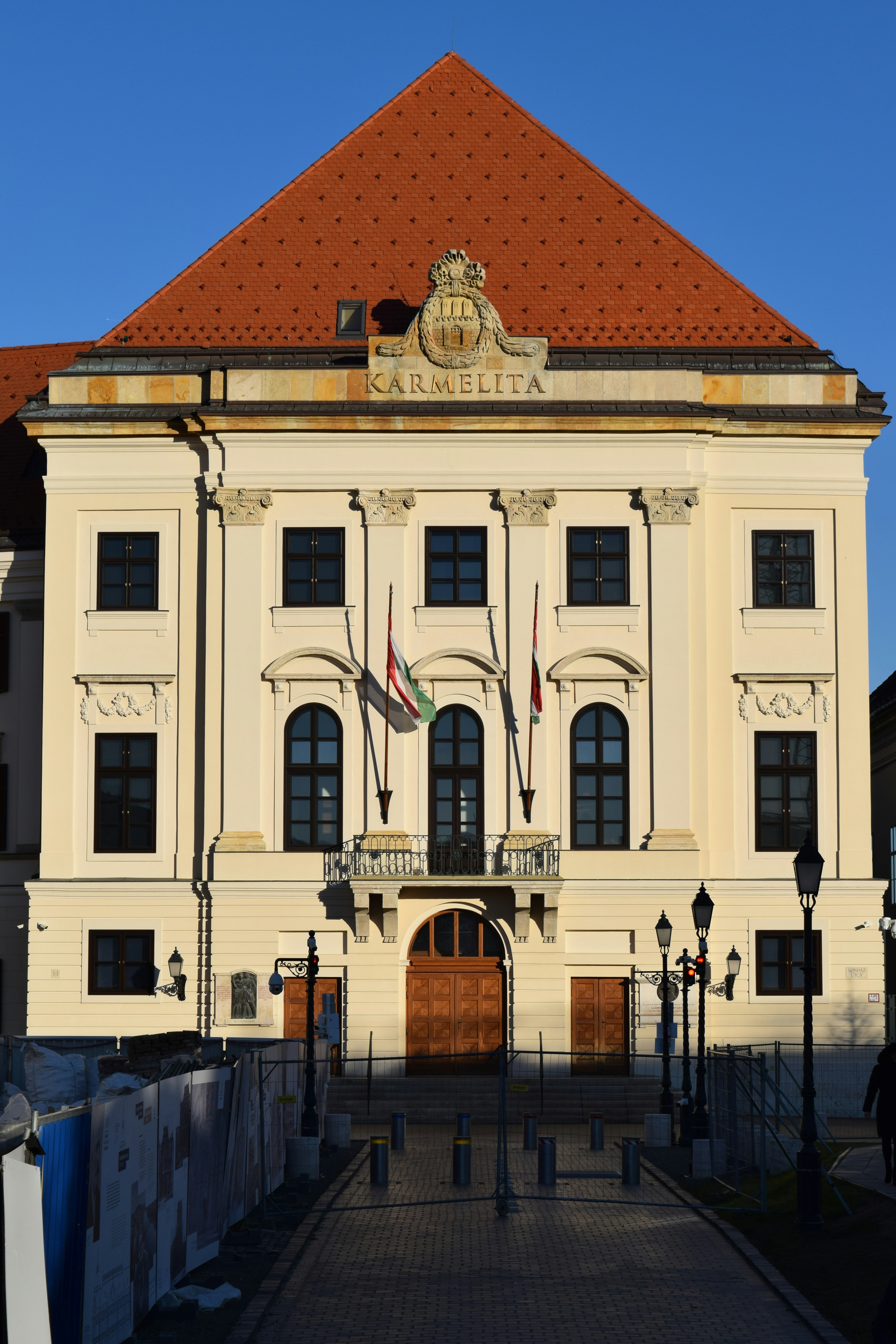 Photo by davidespinarincon