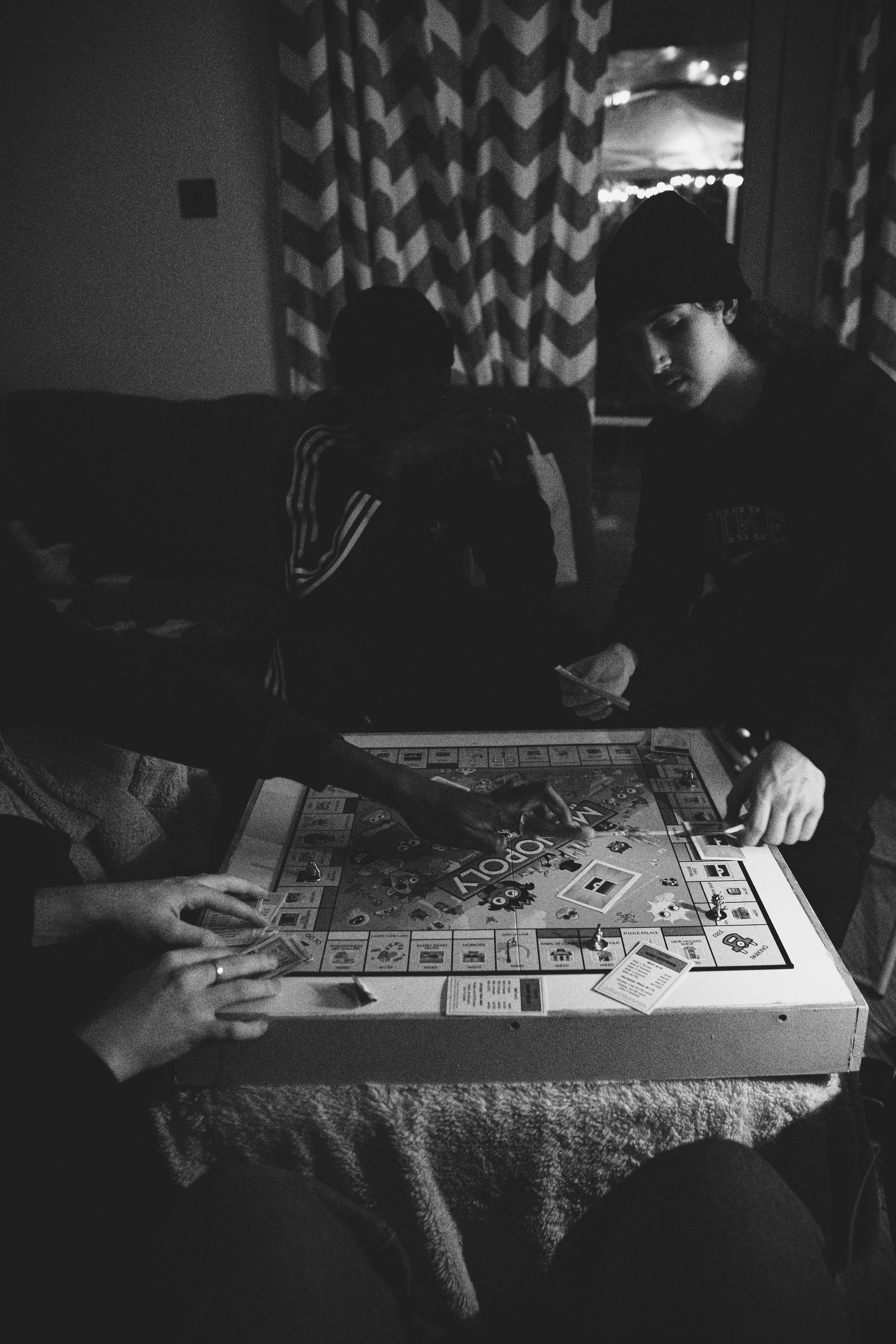 photo-1673547357683-9d49ea082f38?ixid=M3wxMjA3fDB8MXxzZWFyY2h8MTl8fGhpZ2hzdGFrZXMlMjBnYW1lc3xlbnwwfHx8fDE3NDk2MDkwMzl8MA\u0026ixlib=rb-4.1.0