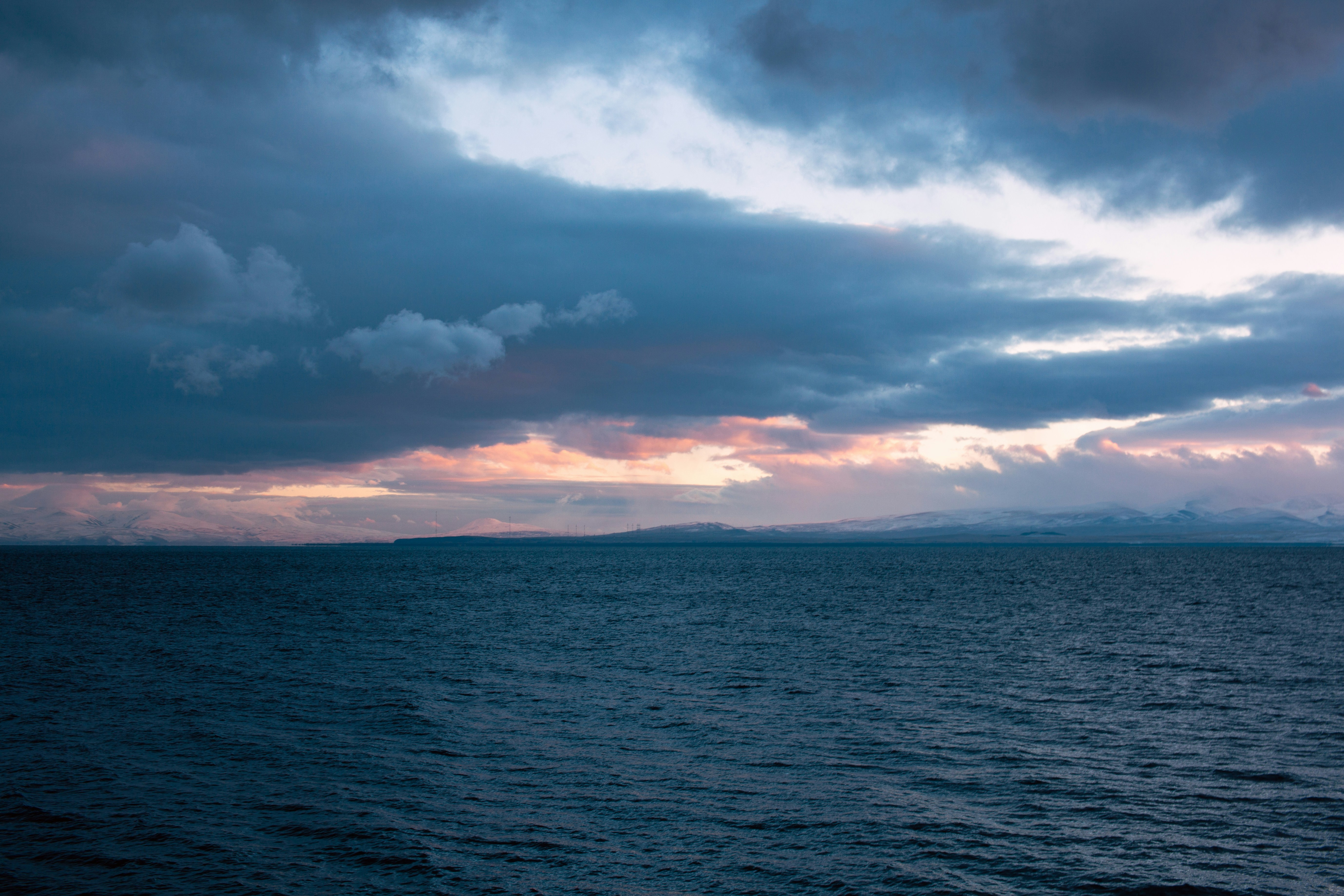 Photo by koryunhills