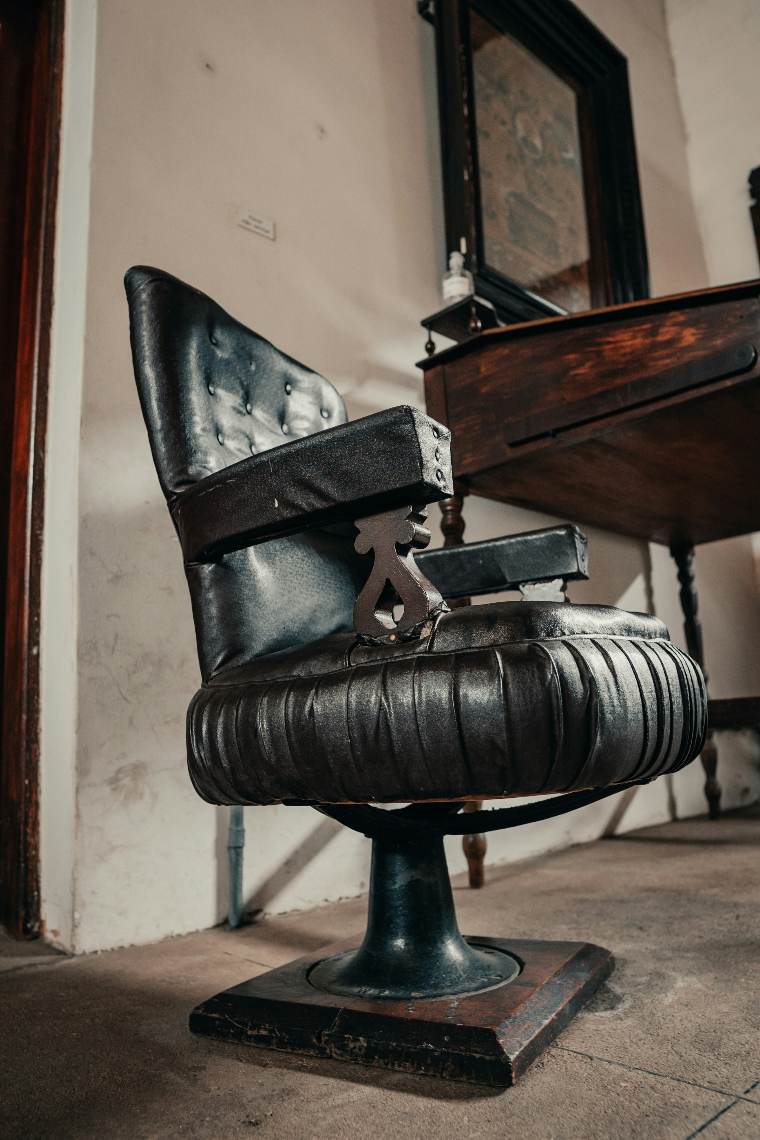 a chair that is sitting in the middle of a room
