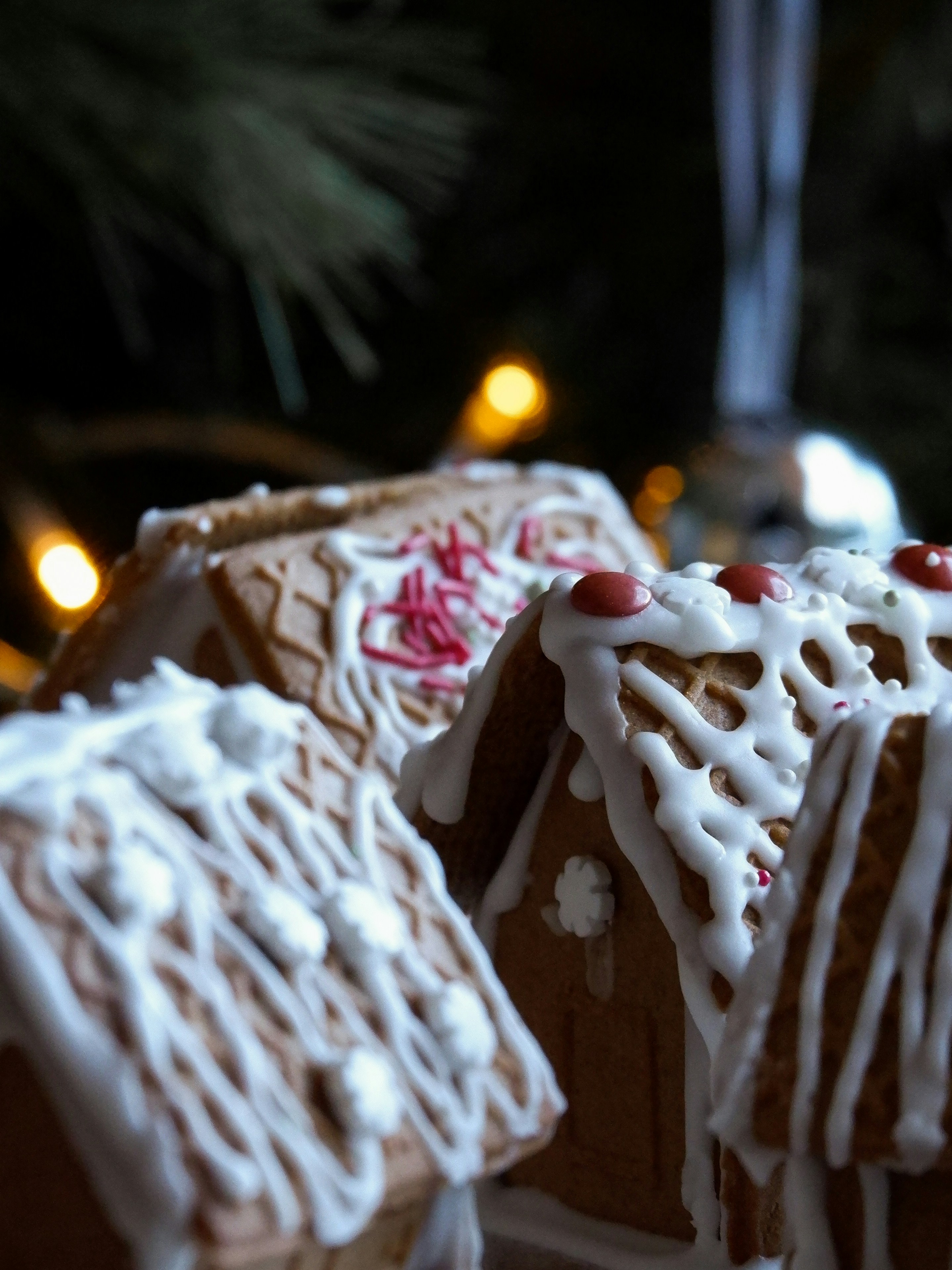 gingerbread house wallpaper, wallpaper, Gingerbread Crafts for Adults: Beyond the Cookie 2