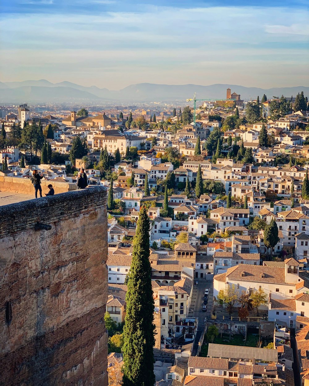 Una vista de una ciudad desde lo alto de una torre