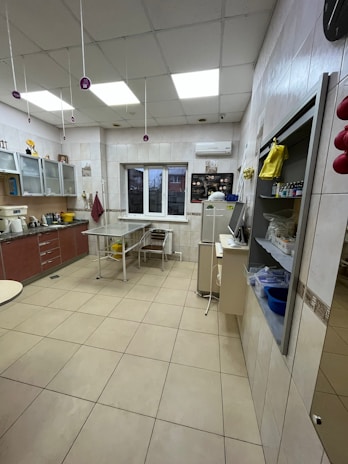 A sparkling kitchen after a thorough cleaning service.