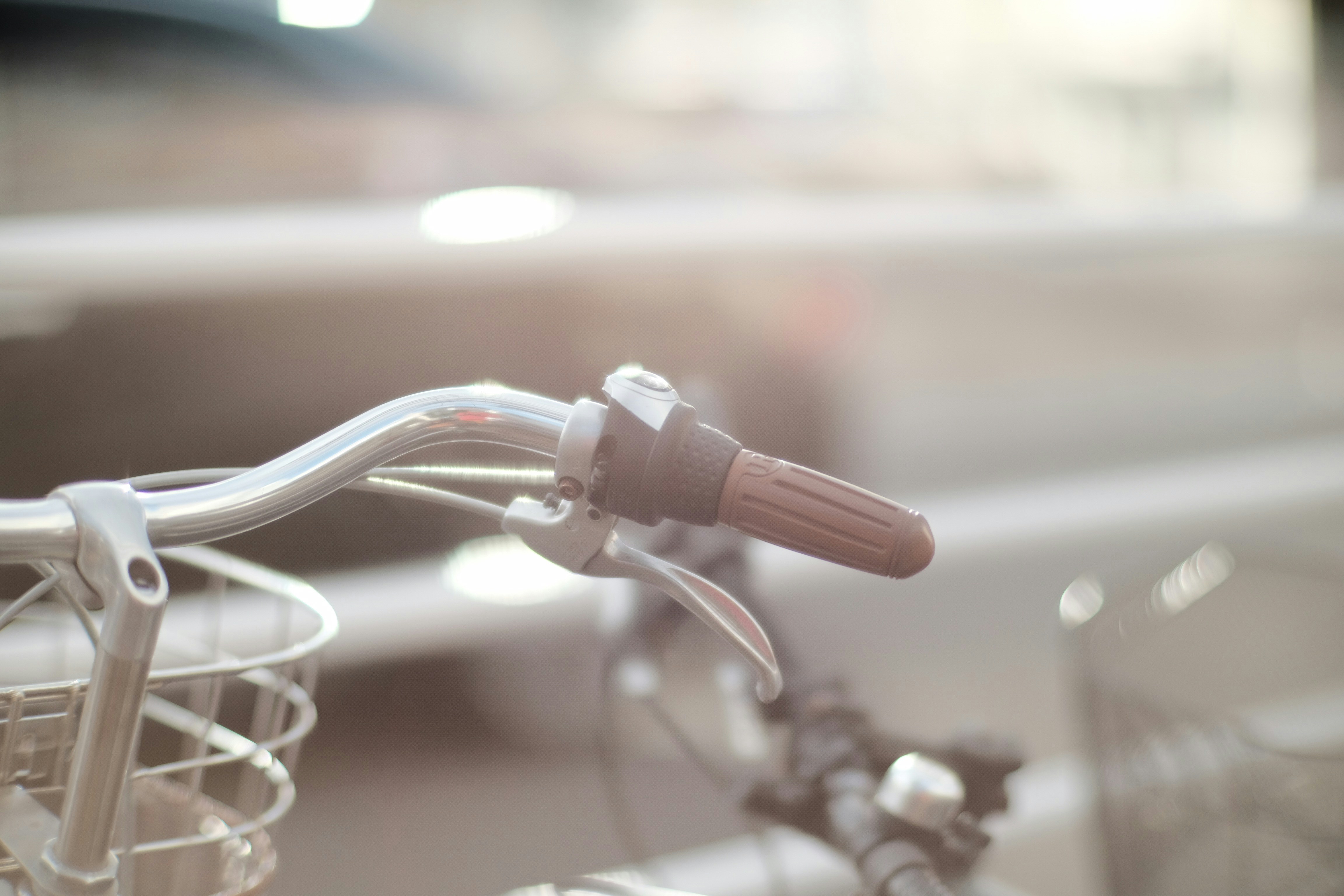 a close up of the handle bars on a bicycle
