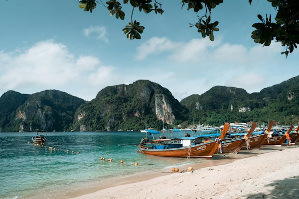 A group of boats sitting on top of a sandy beach — Phuket, Thailand