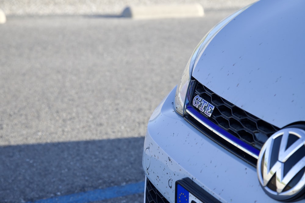 A close up of the front grill of a car photo – Free Image on Unsplash