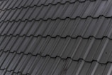 a close up of a roof with a black shinnel