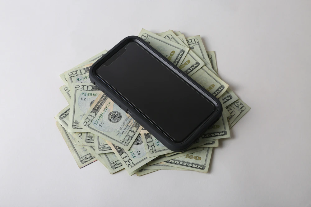 Trade in your smartphone for instant cash at CellularPort Hammerly