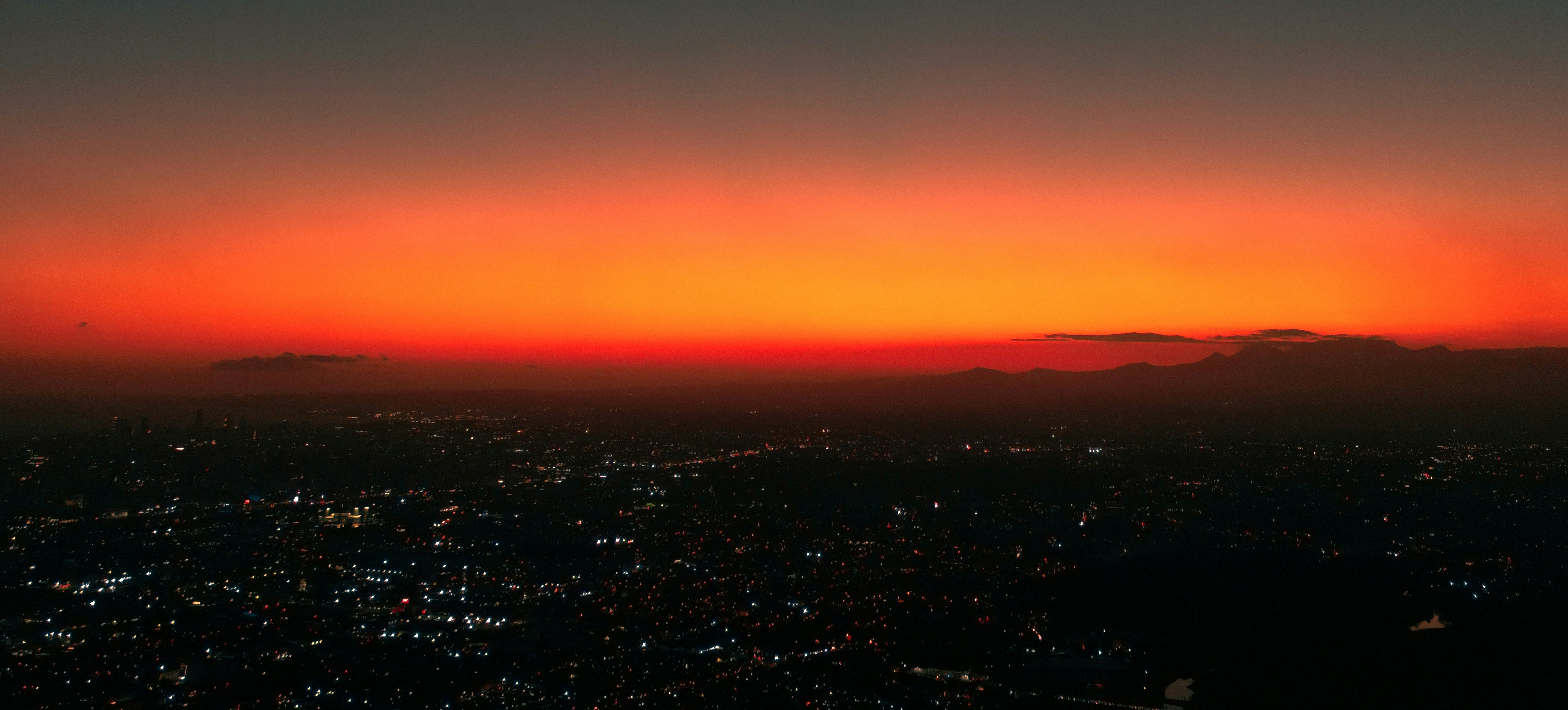 a view of a city at sunset from an airplane, Magic Sunset at Santo Domingo, this gradient feels unbelievable.