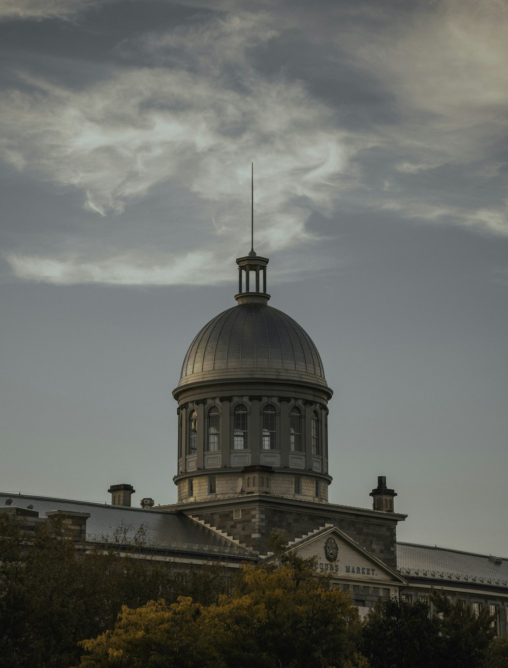 a dome on top of a building with a sky background