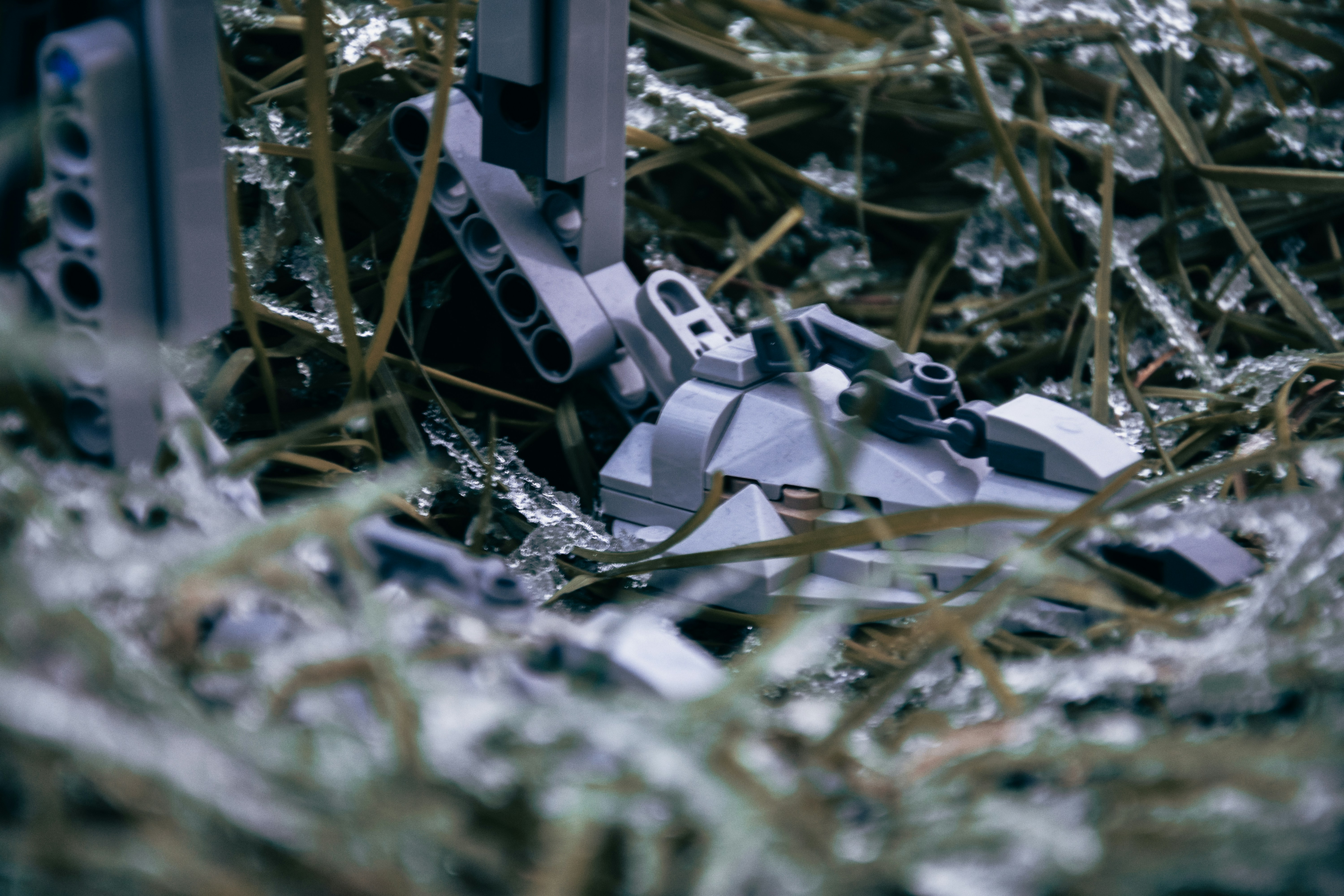 a bunch of legos that are laying in the grass