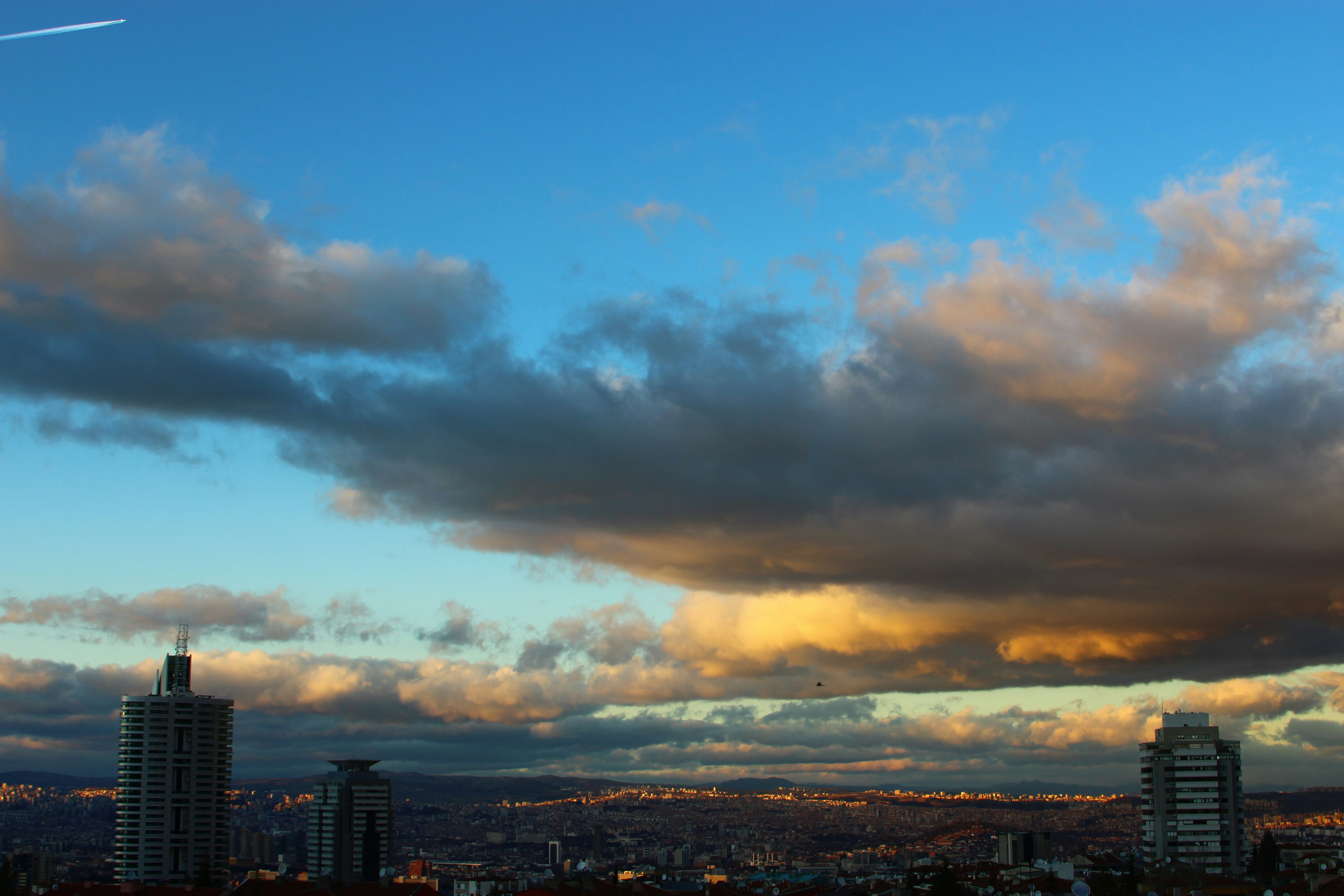 Dramatic clouds above the horizon, cinematic aviation atmosphere