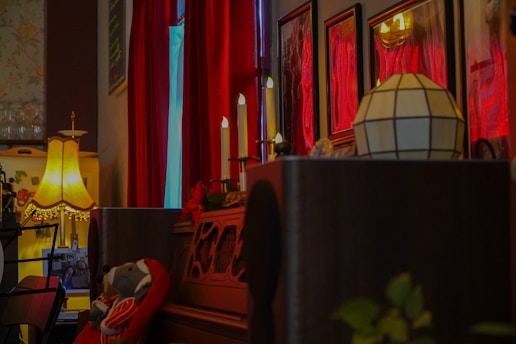 A cozy music room with a grand piano and warm lighting in Villa-Musica Ahrensburg.