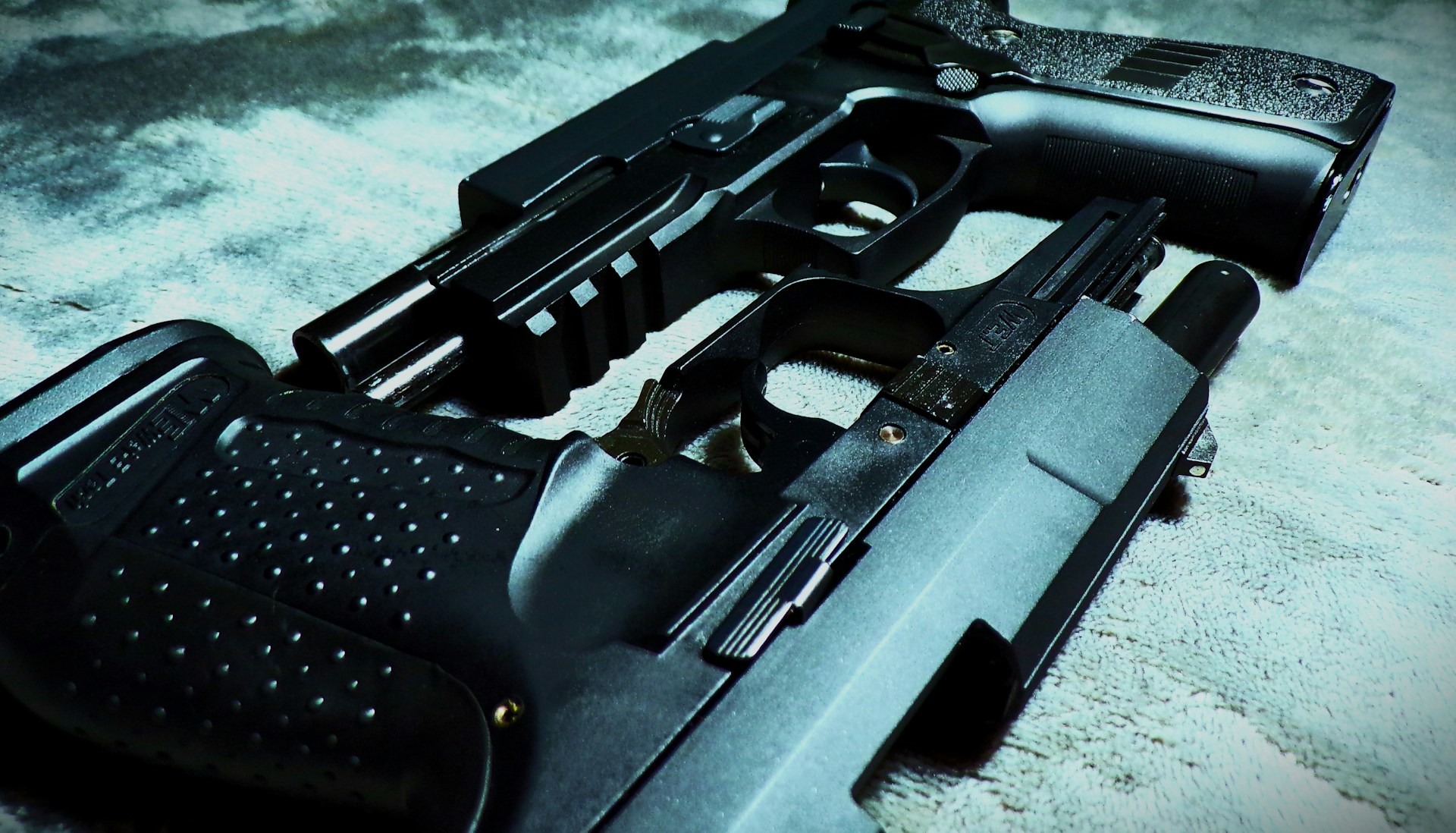 gray computer monitor