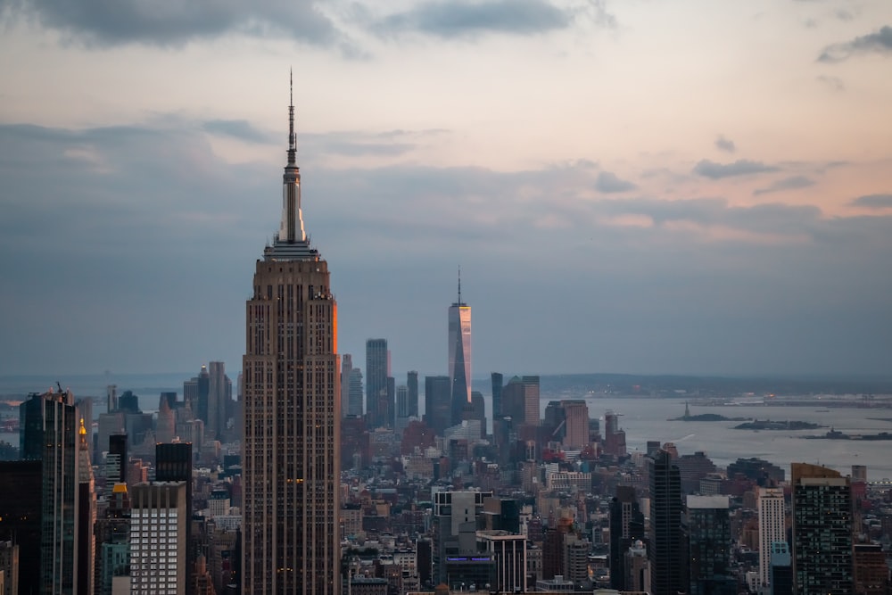 a view of the empire building in new york city