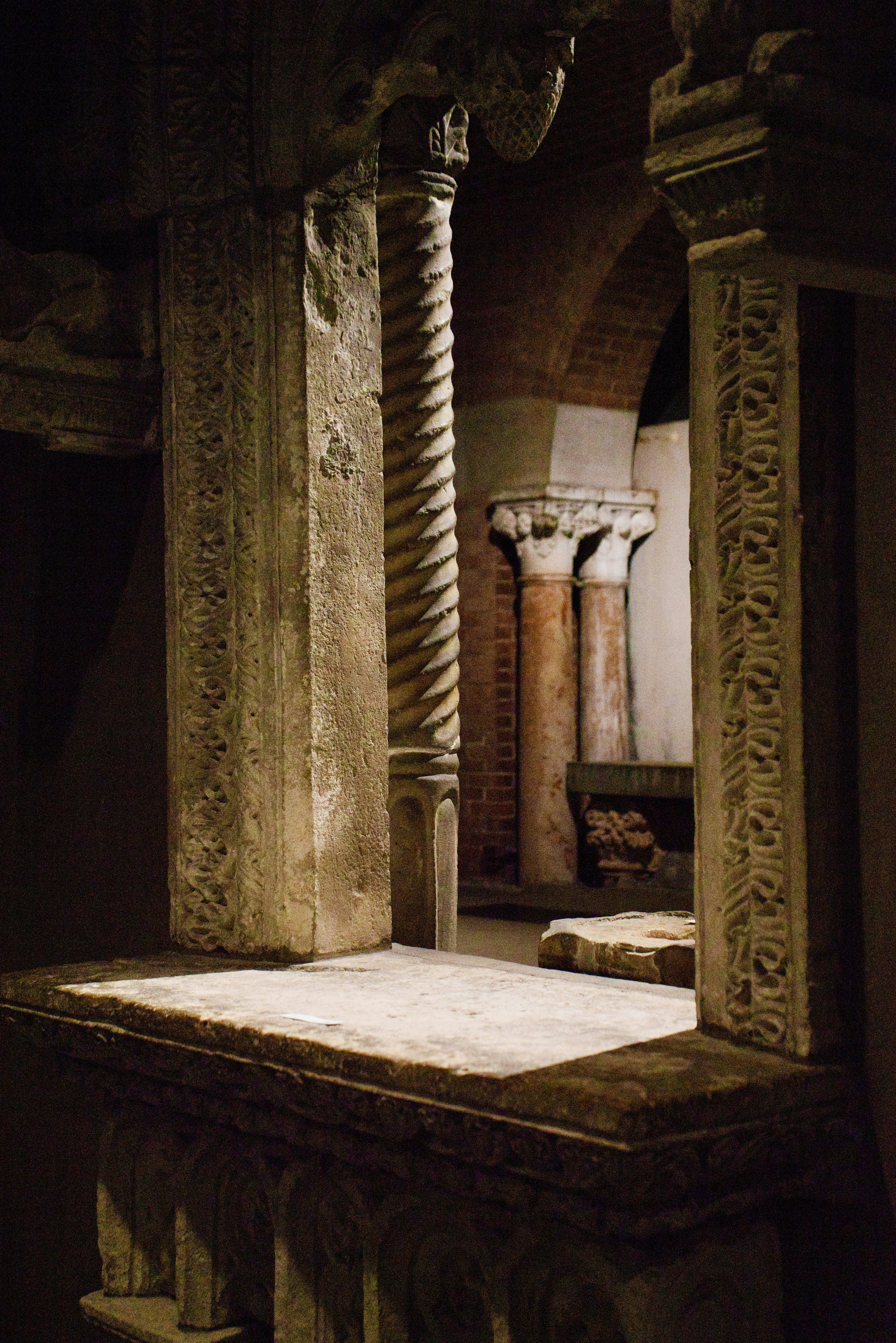 a room with columns and a table in it
