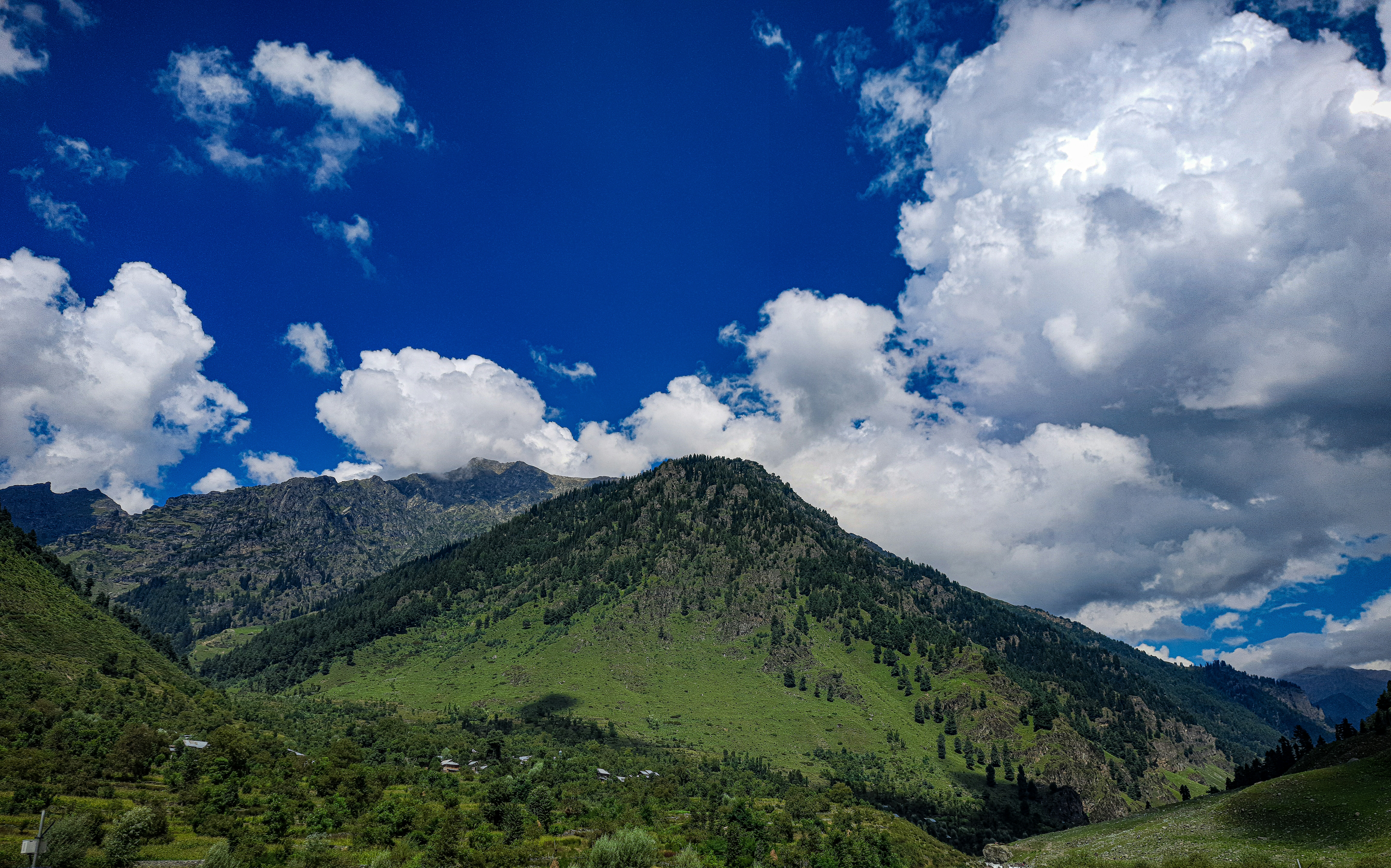 Photo by tawseemhakak