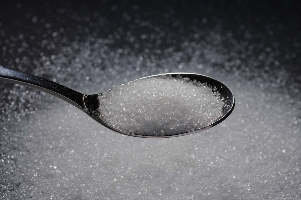 Mengonsumsi gula, garam, dan lemak secara berlebihan dapat menyebabkan obesitas