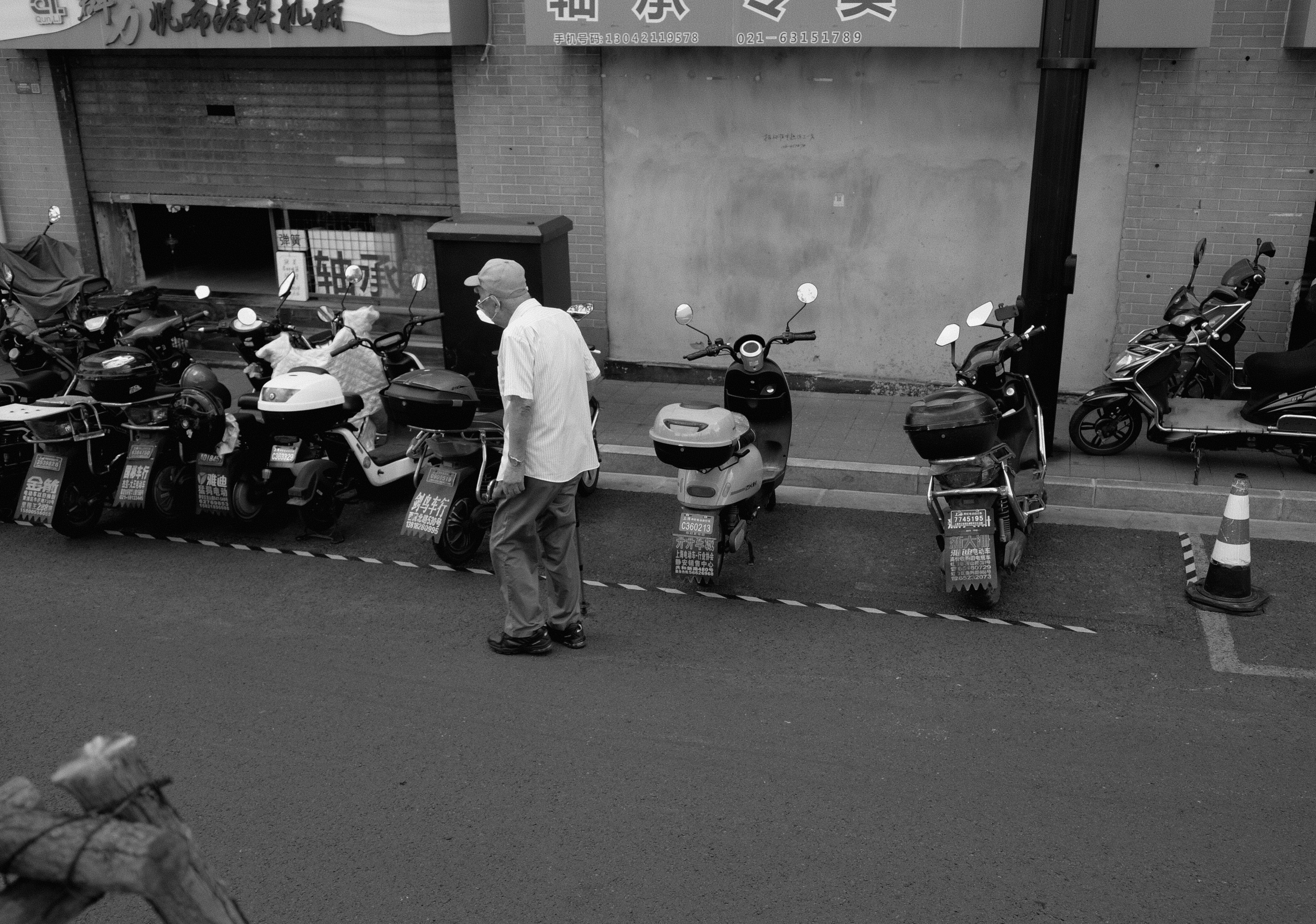 photo-1673832870941-014c090f64c0?ixid=M3wxMjA3fDB8MXxzZWFyY2h8MTB8fG1vdG9yY3ljbGUlMjBhY2NpZGVudCUyMGxhd3llciUyMG5lYXIlMjBtZXxlbnwwfHx8fDE3NjgwMzAzMjF8MA\u0026ixlib=rb-4.1.0