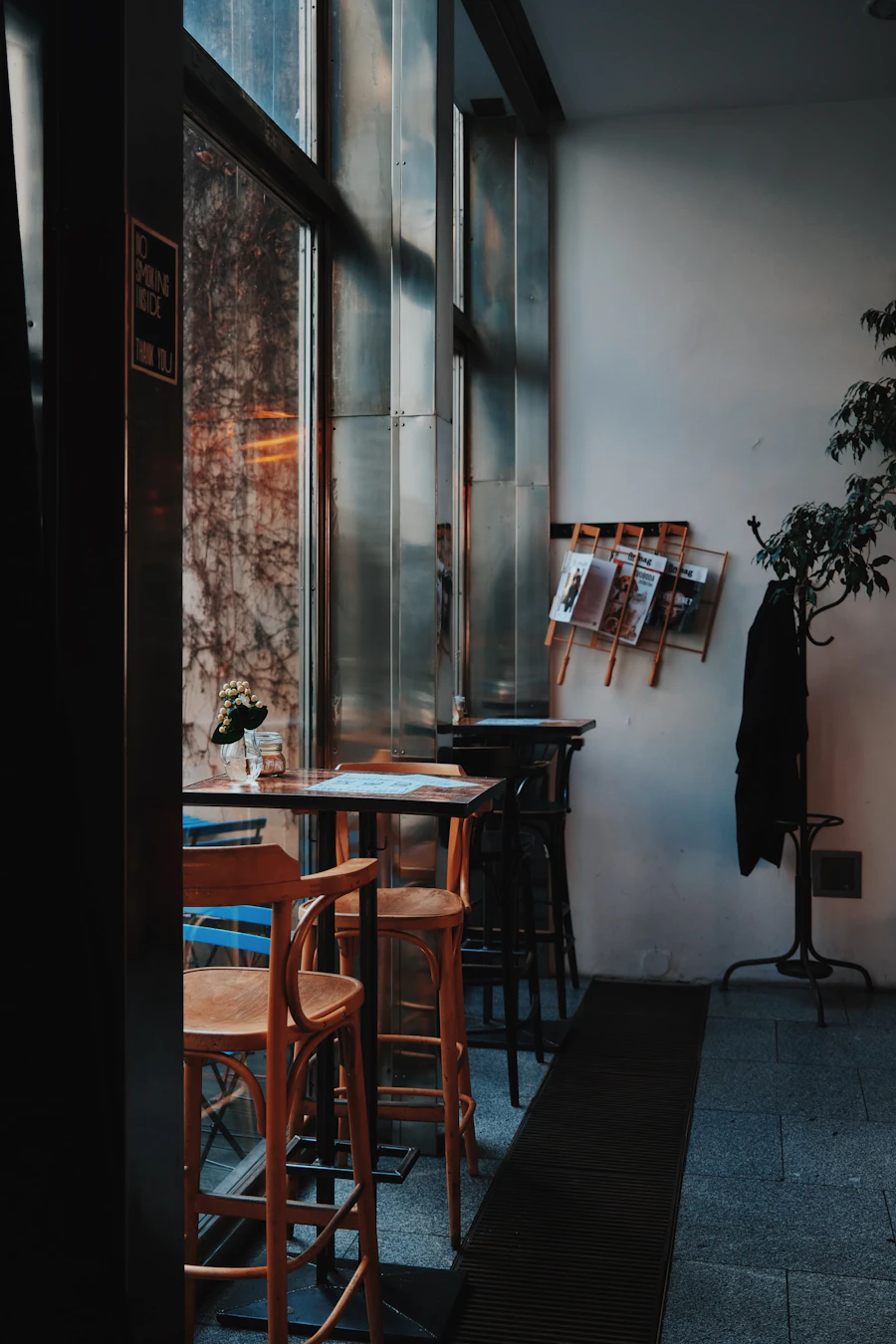 Atelier Café Table wooden table