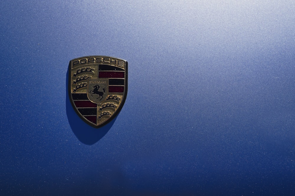 a close up of a badge on a blue car