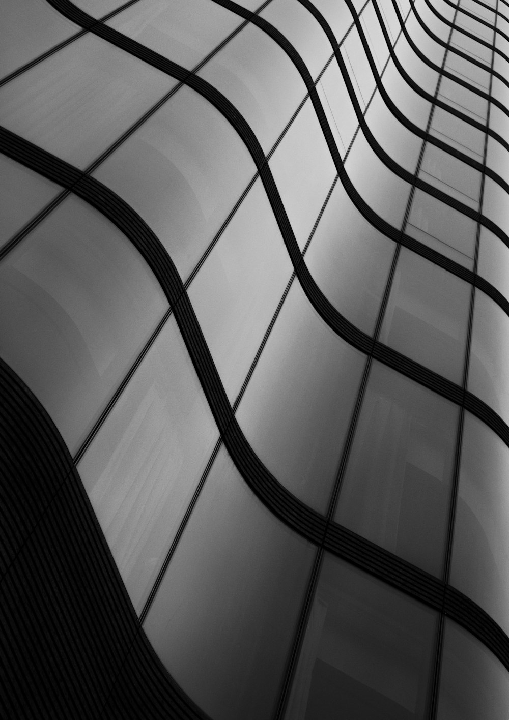 a black and white photo of a building