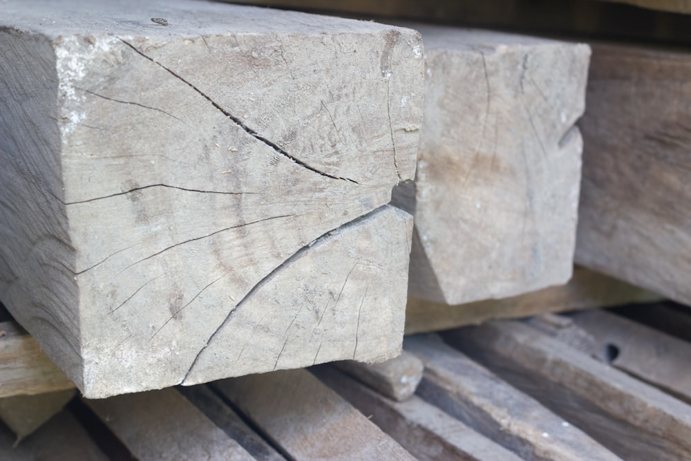 a close up of a piece of wood on a pallet