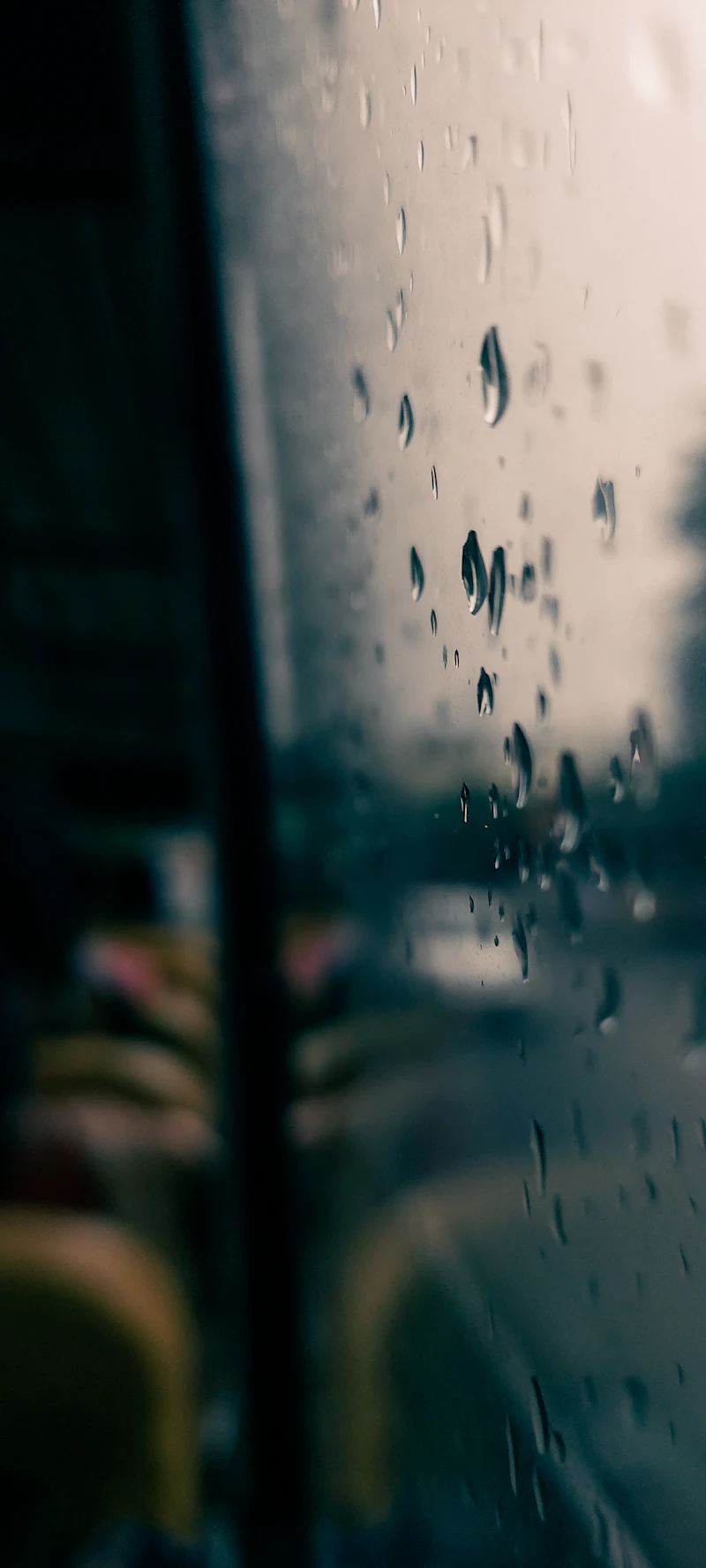 Calhas de chuva em janela de carro