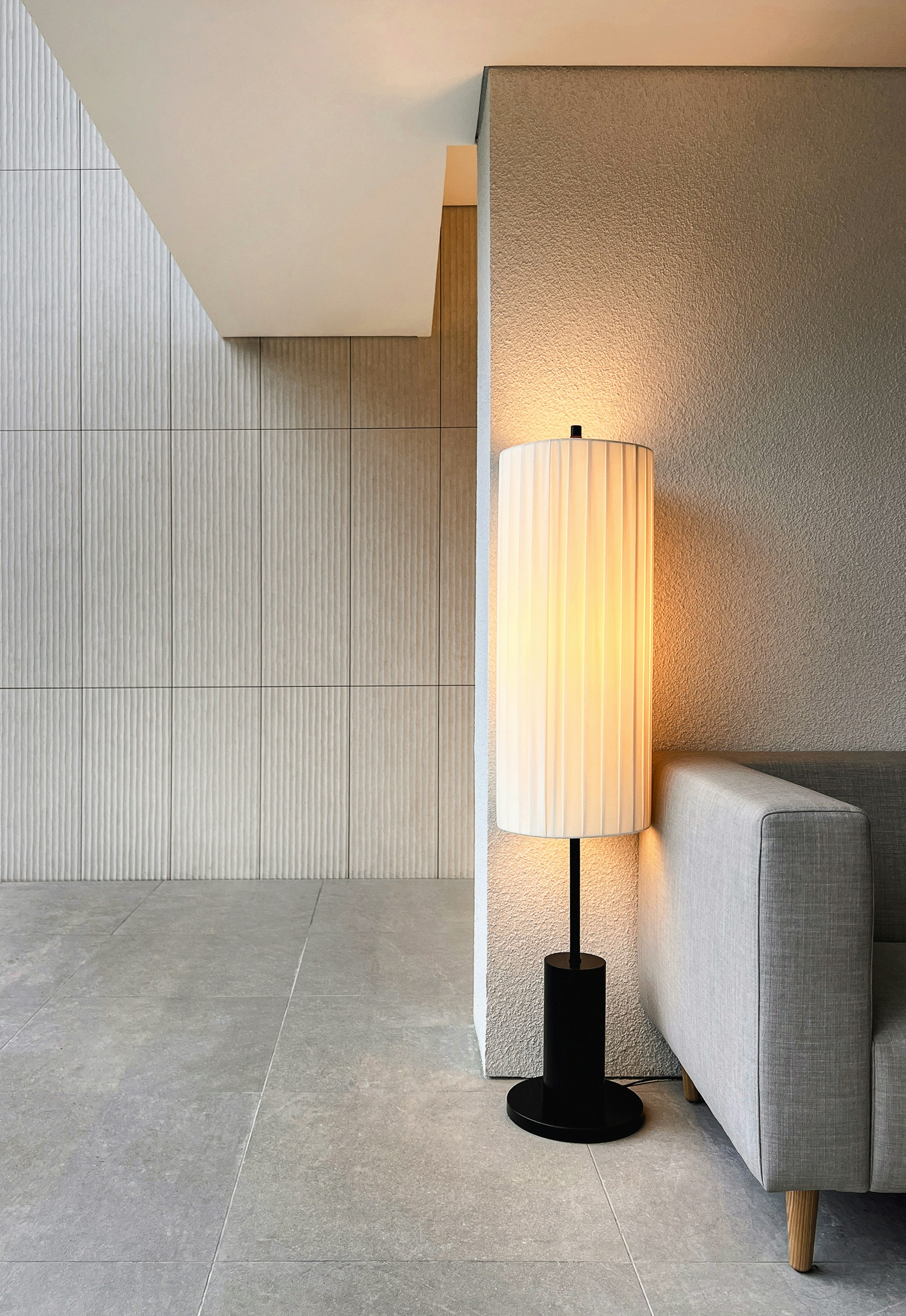 gray computer monitor