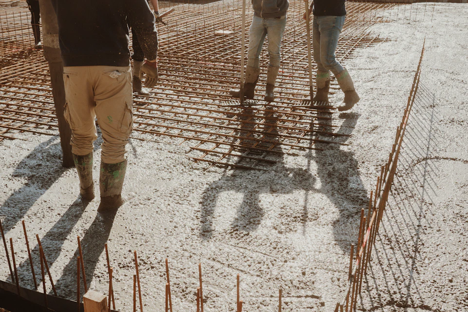 Slab pour over rebar, Portland