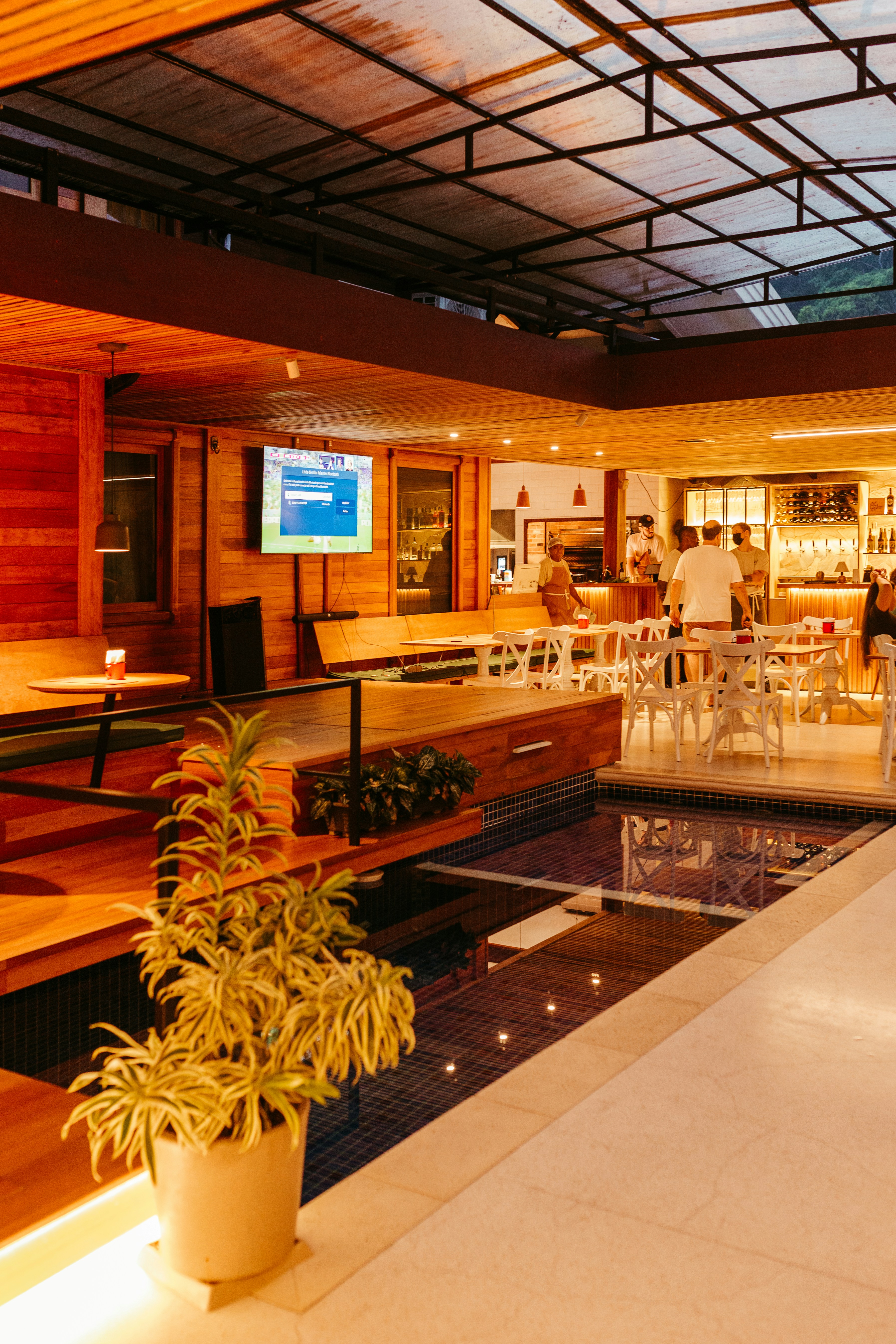 Photo by jonathanborba